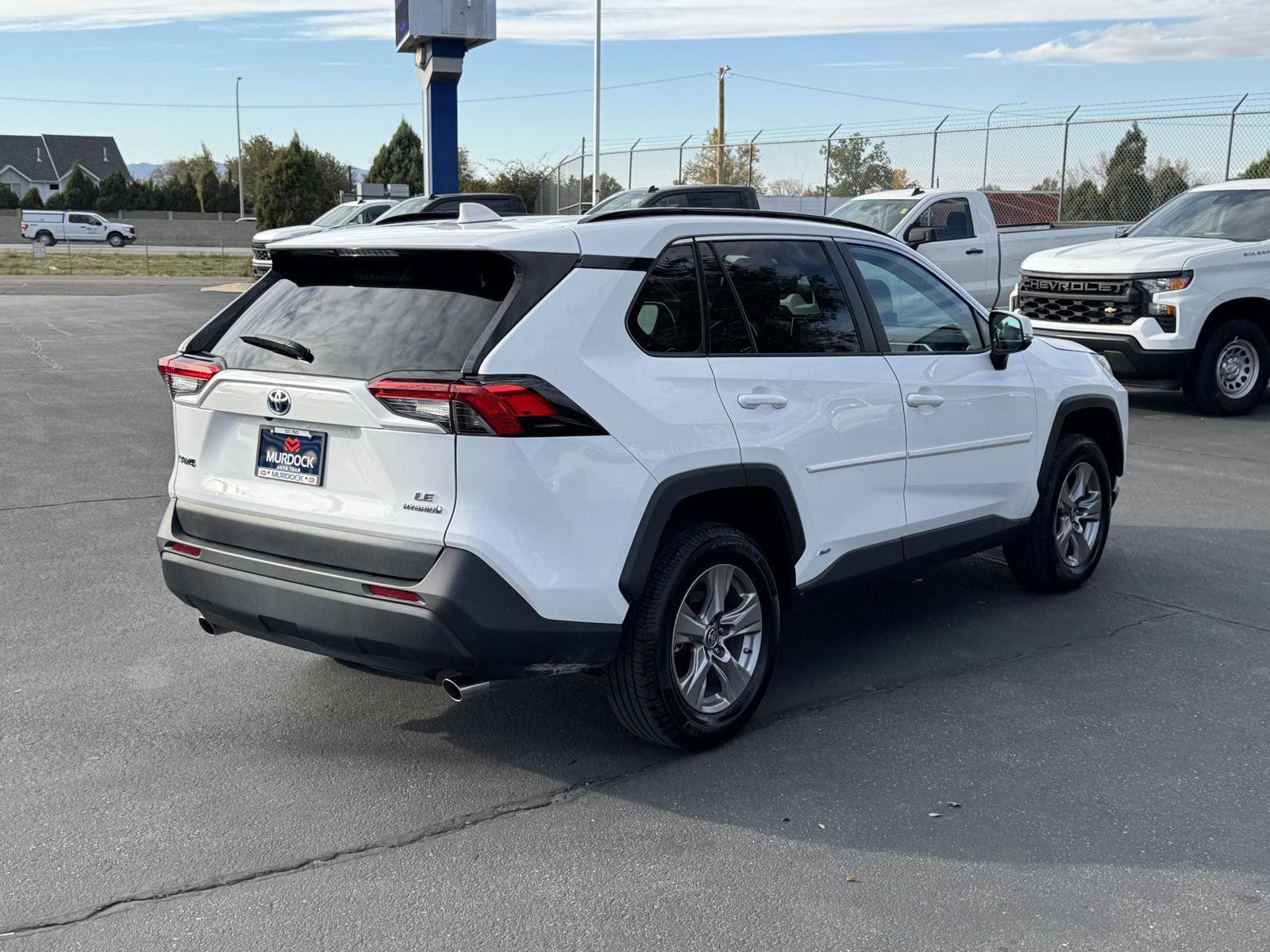 2024 Toyota RAV4 LE - Photo 13