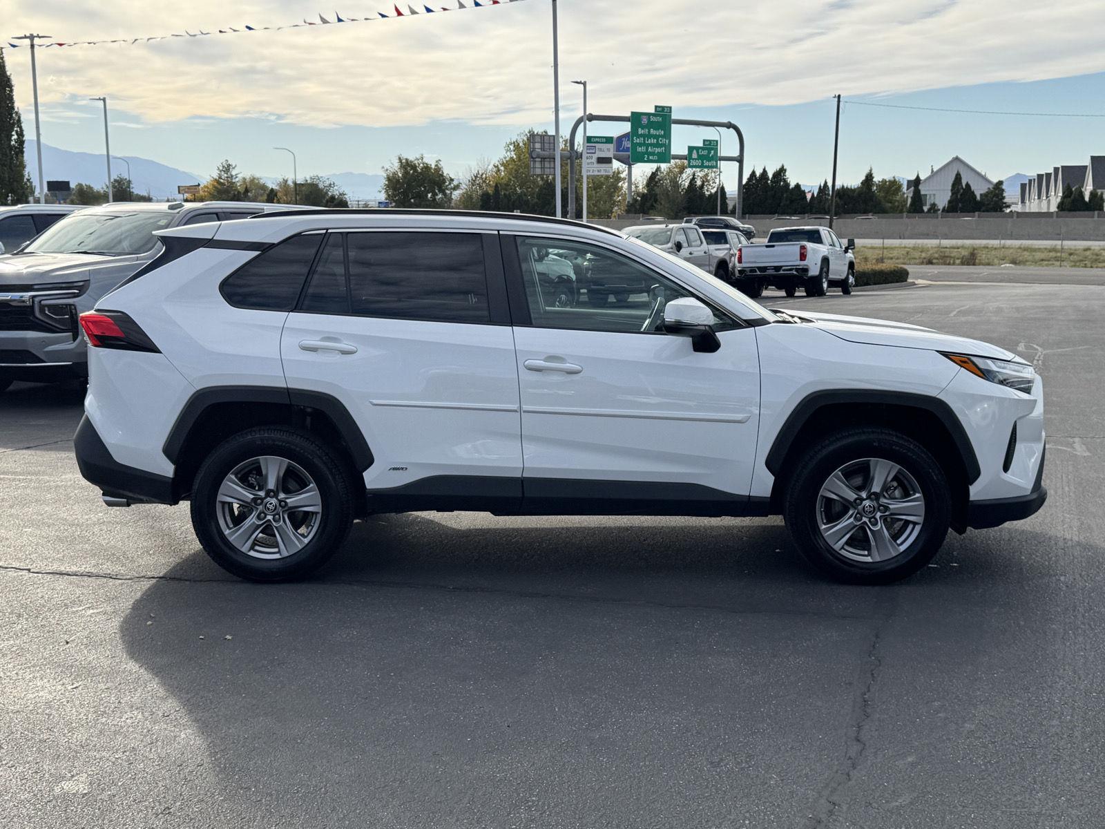 2024 Toyota RAV4 LE - Photo 15