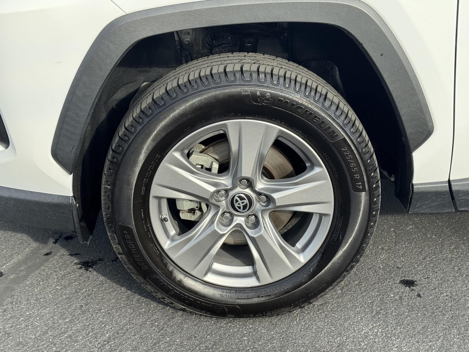 2024 Toyota RAV4 LE - Photo 18