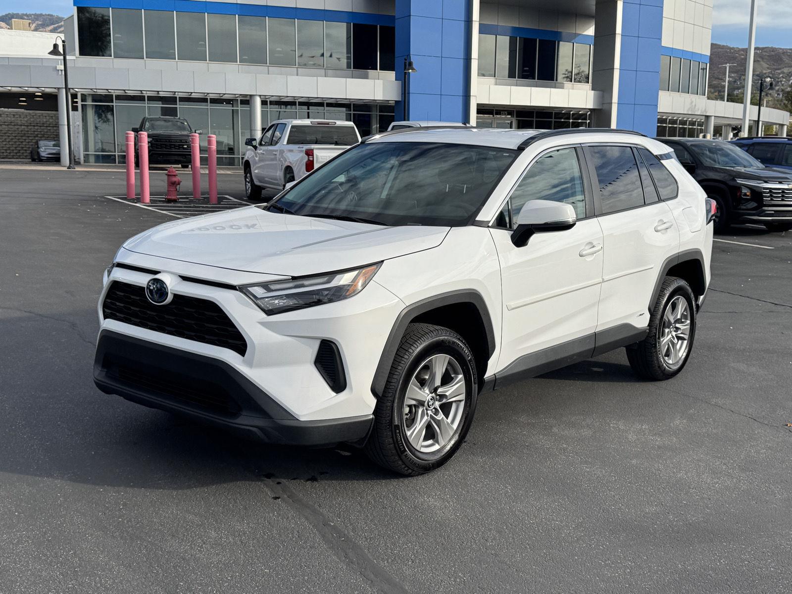 2024 Toyota RAV4 LE - Photo 17