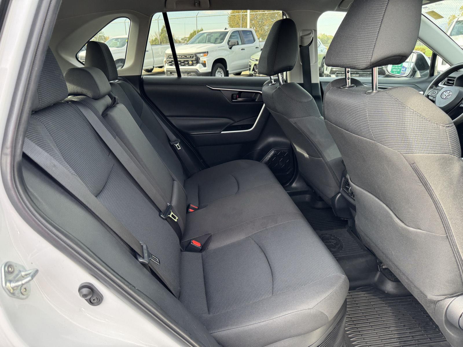 2024 Toyota RAV4 LE - Photo 7