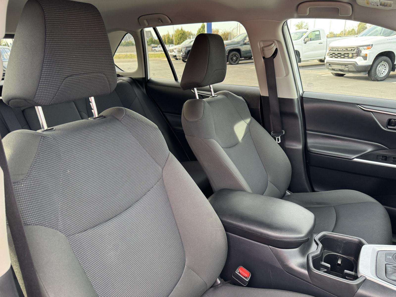 2024 Toyota RAV4 LE - Photo 19