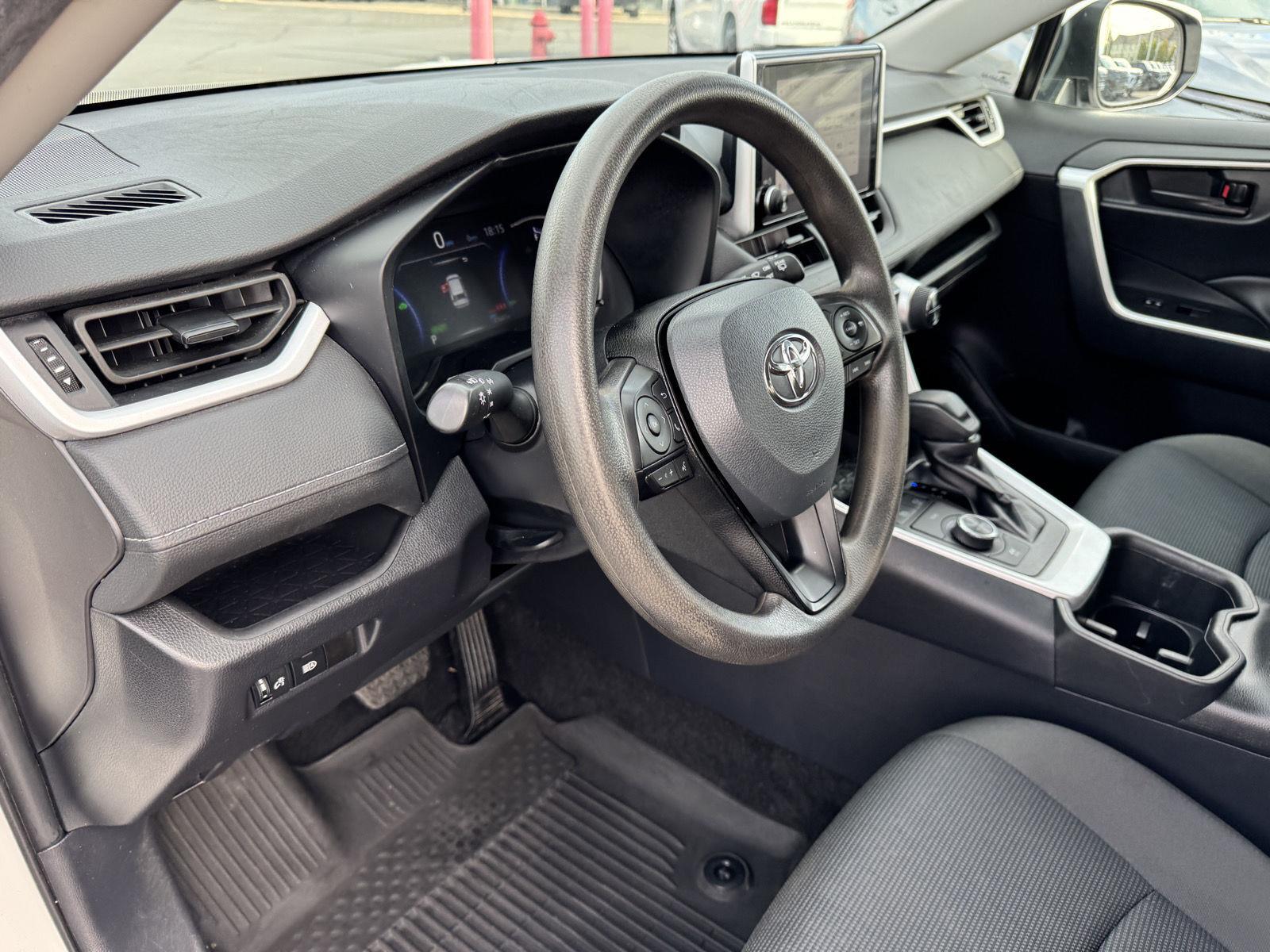 2024 Toyota RAV4 LE - Photo 21