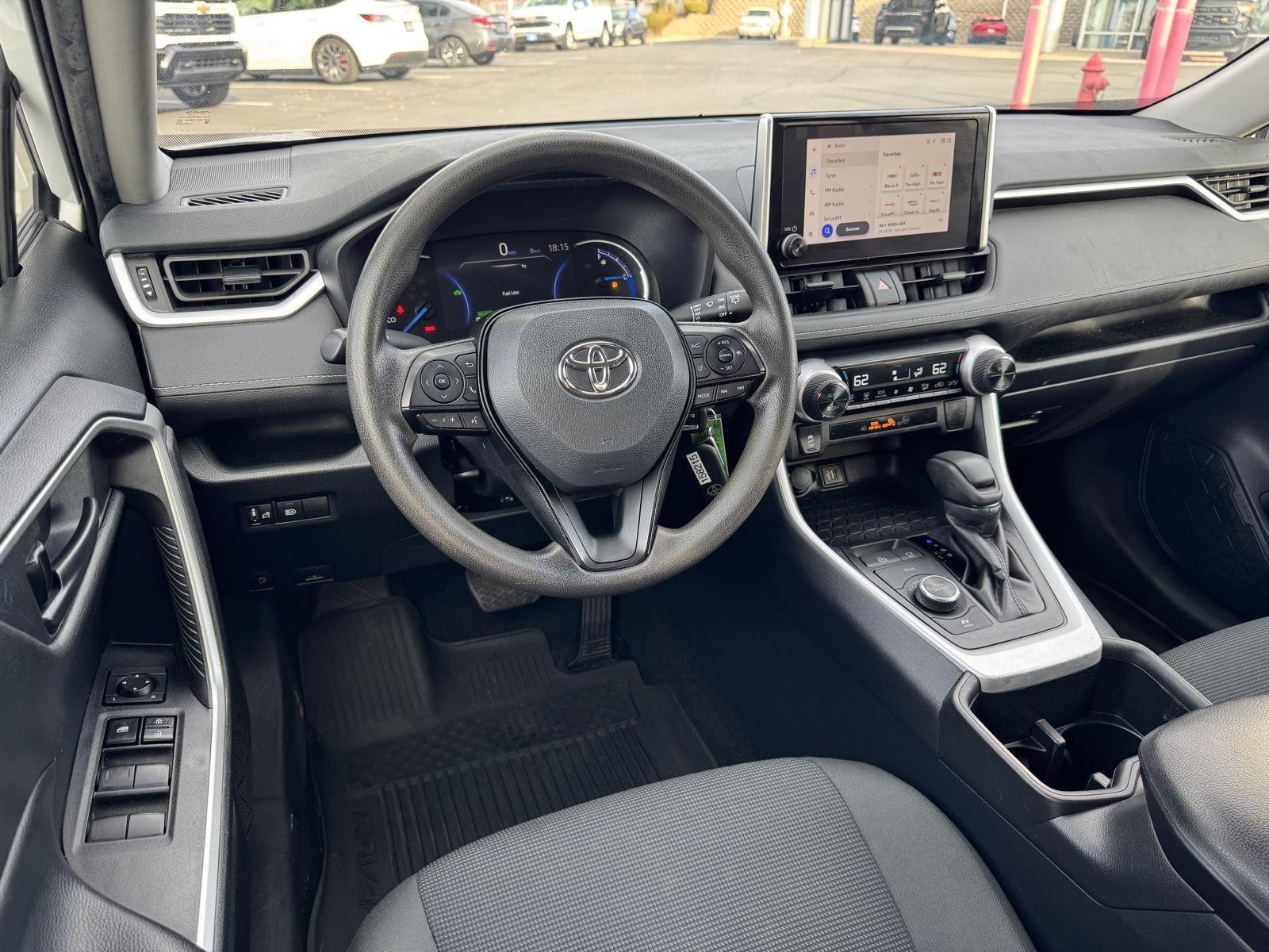 2024 Toyota RAV4 LE - Photo 22
