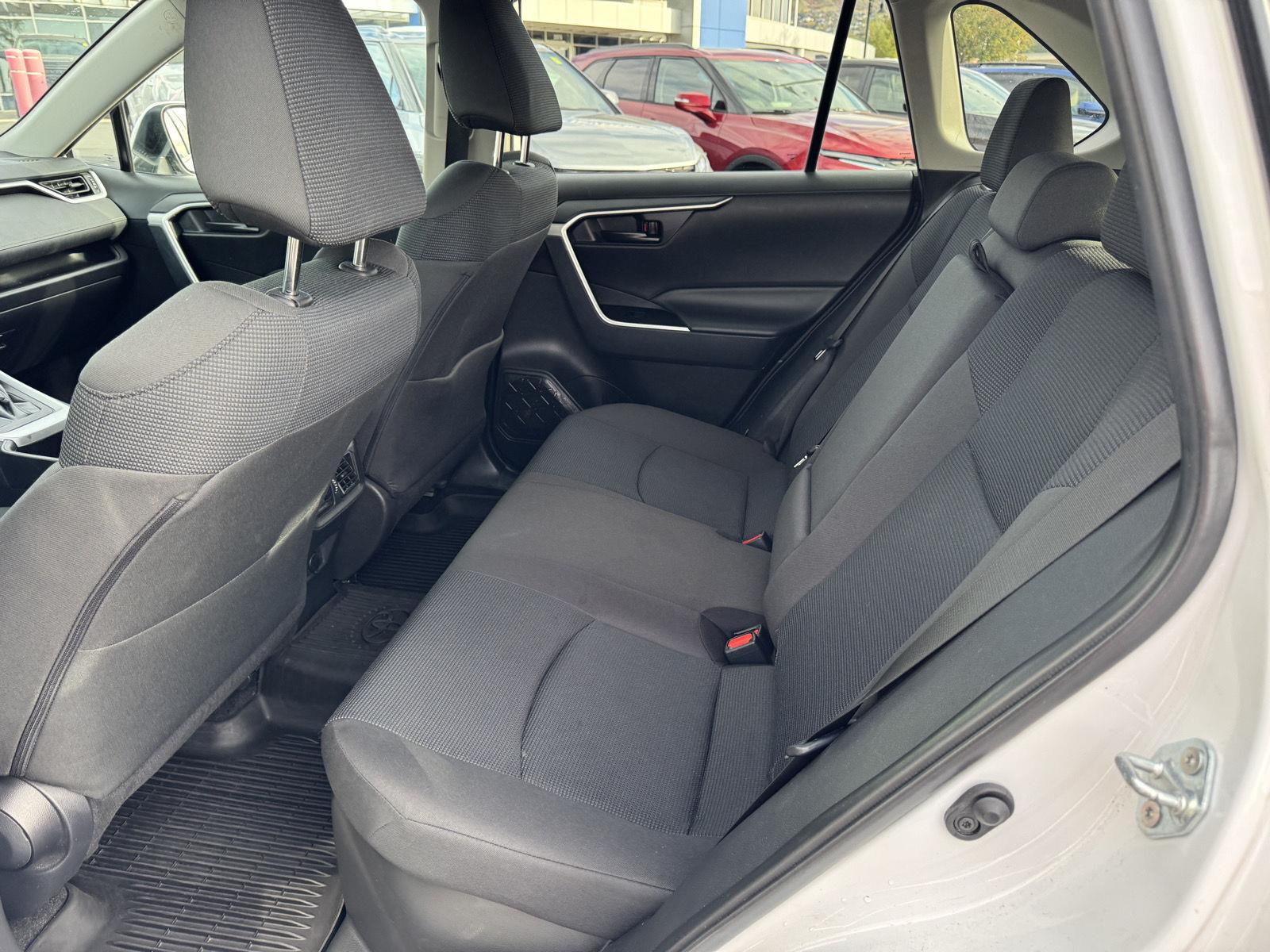 2024 Toyota RAV4 LE - Photo 23