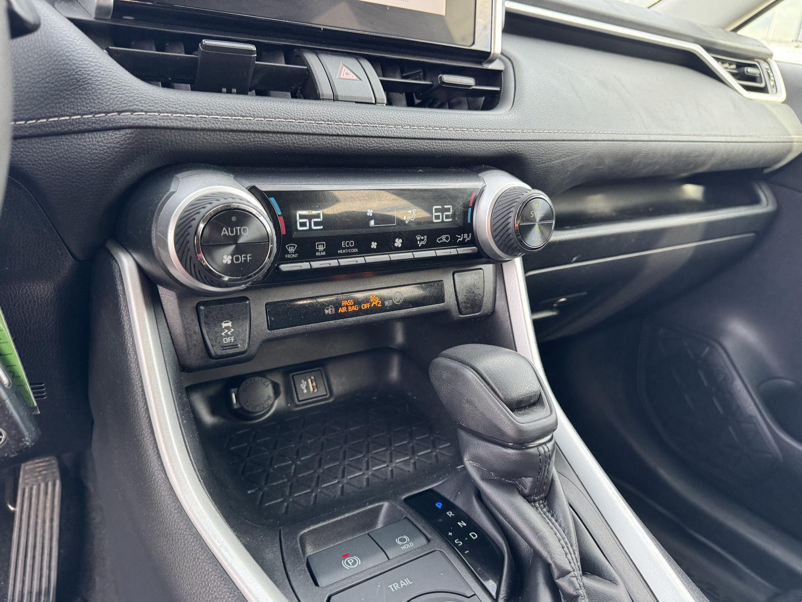 2024 Toyota RAV4 LE - Photo 27