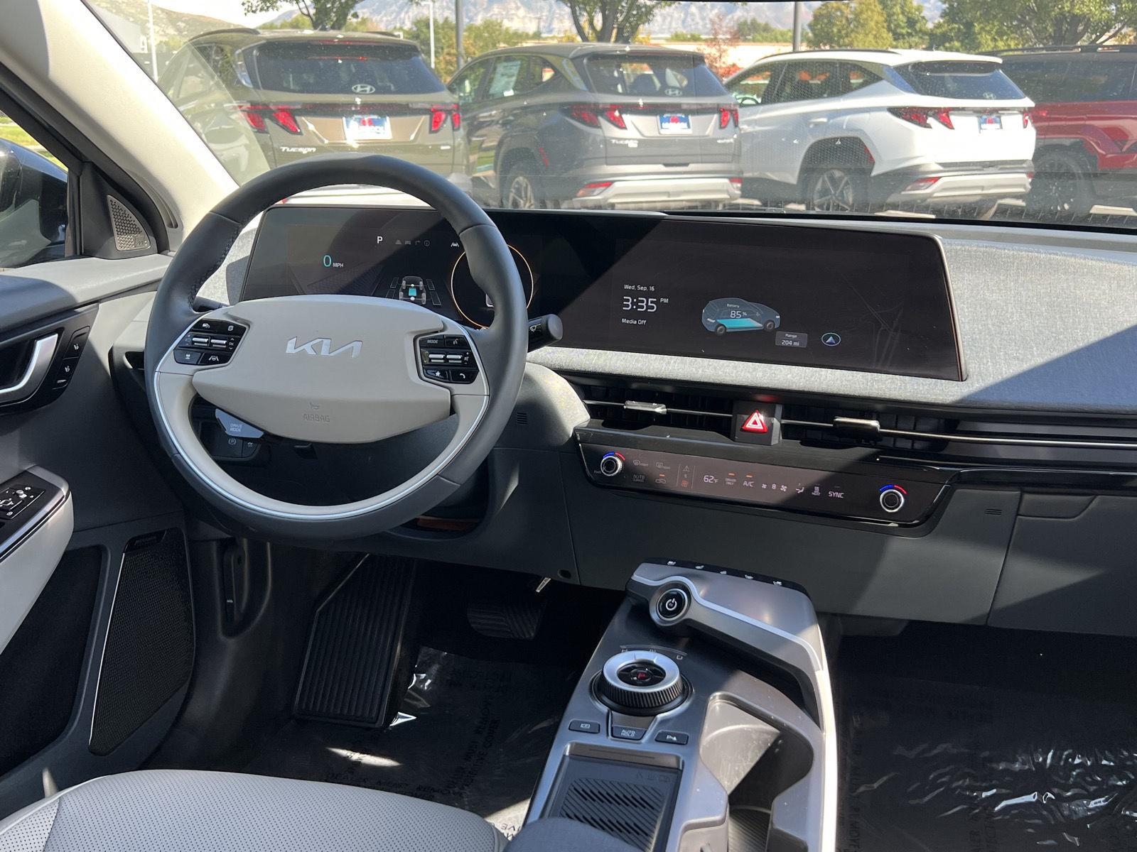 Used 2023 Aurora Black Pearl Kia Wind image 2