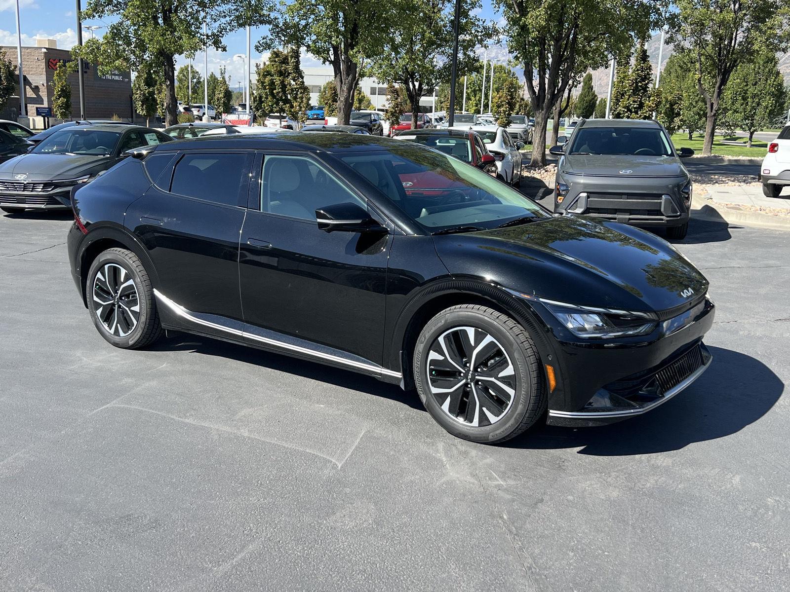 Used 2023 Aurora Black Pearl Kia Wind image 13