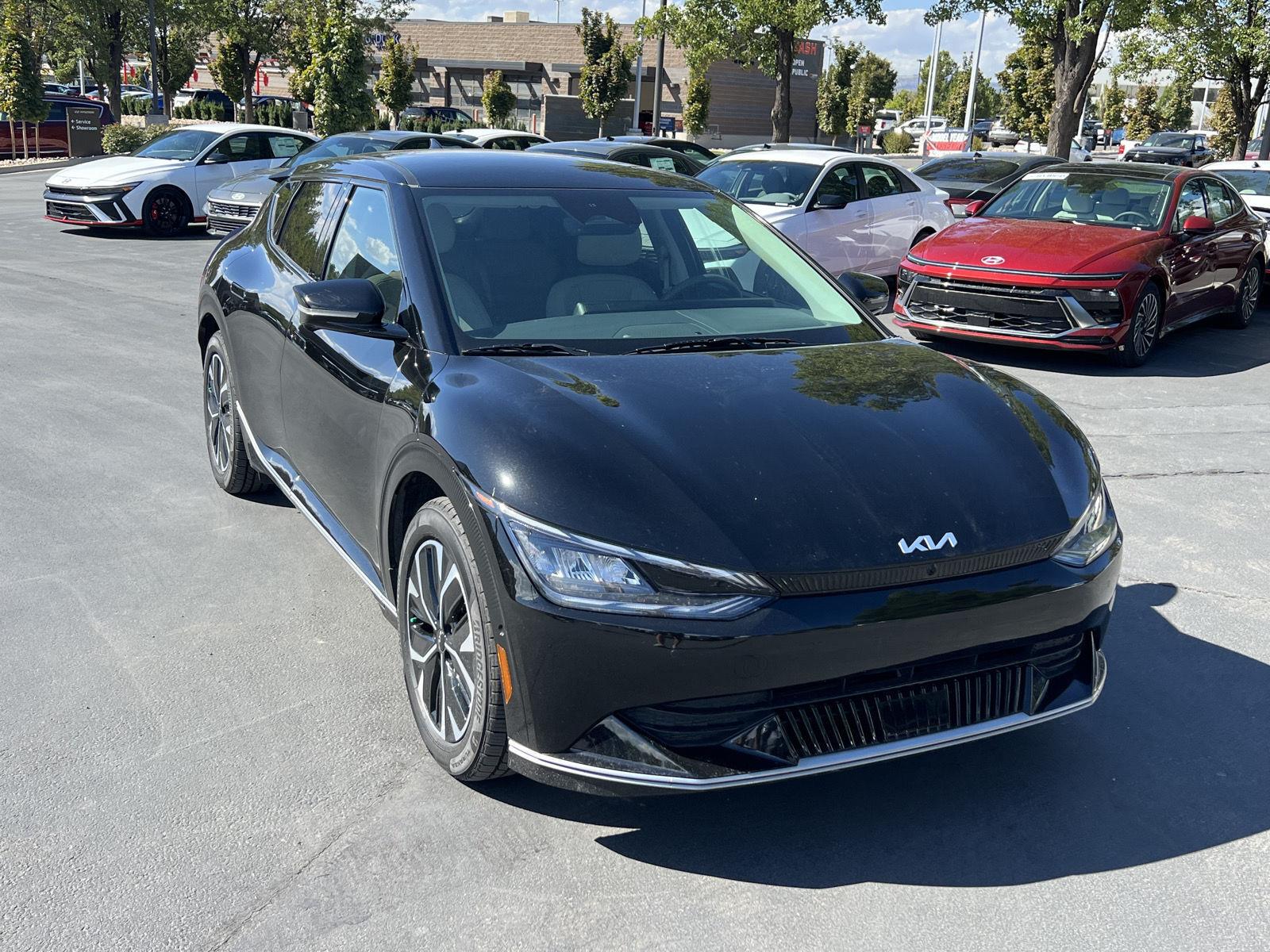 Used 2023 Aurora Black Pearl Kia Wind image 14
