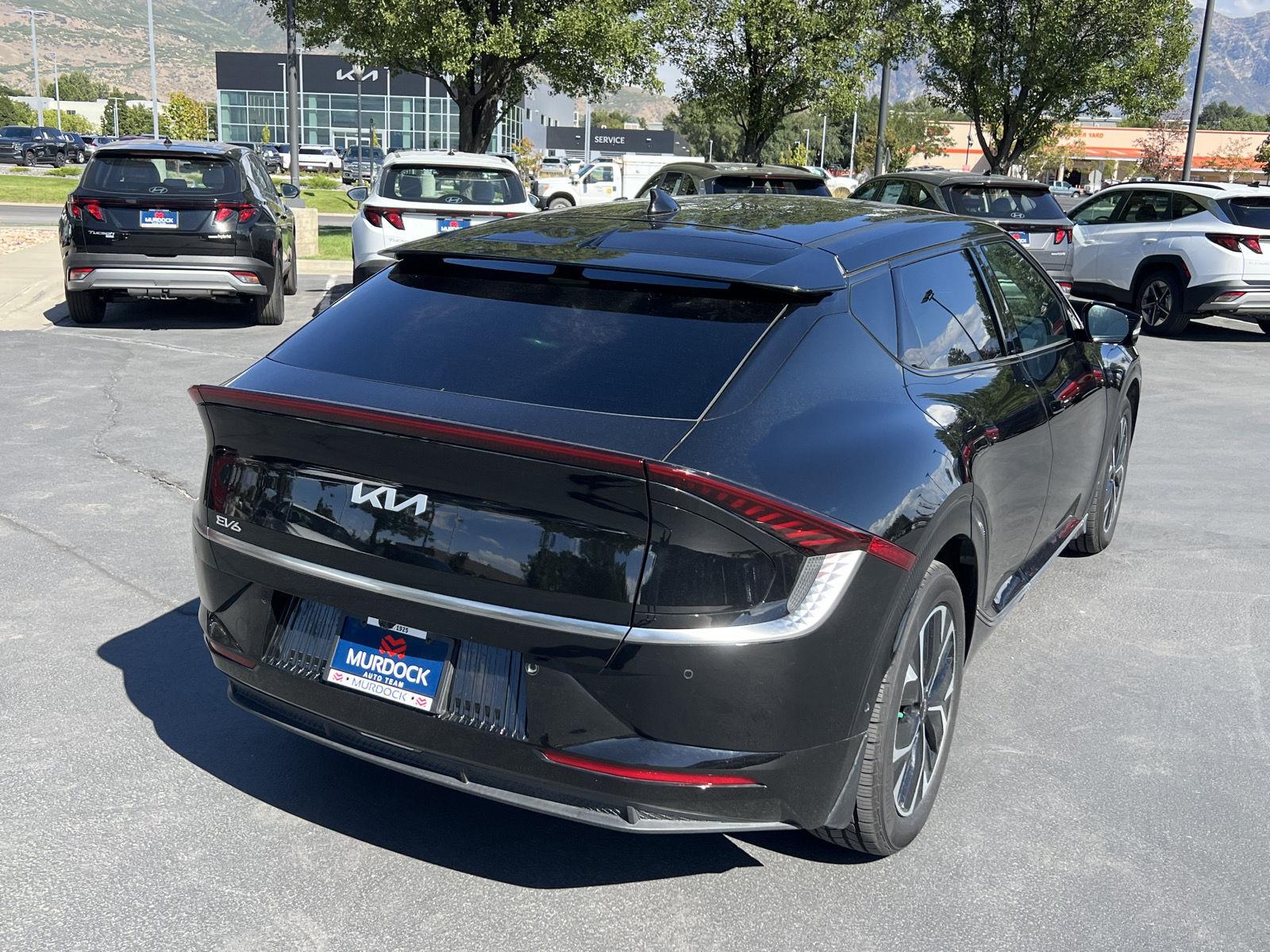 Used 2023 Aurora Black Pearl Kia Wind image 16