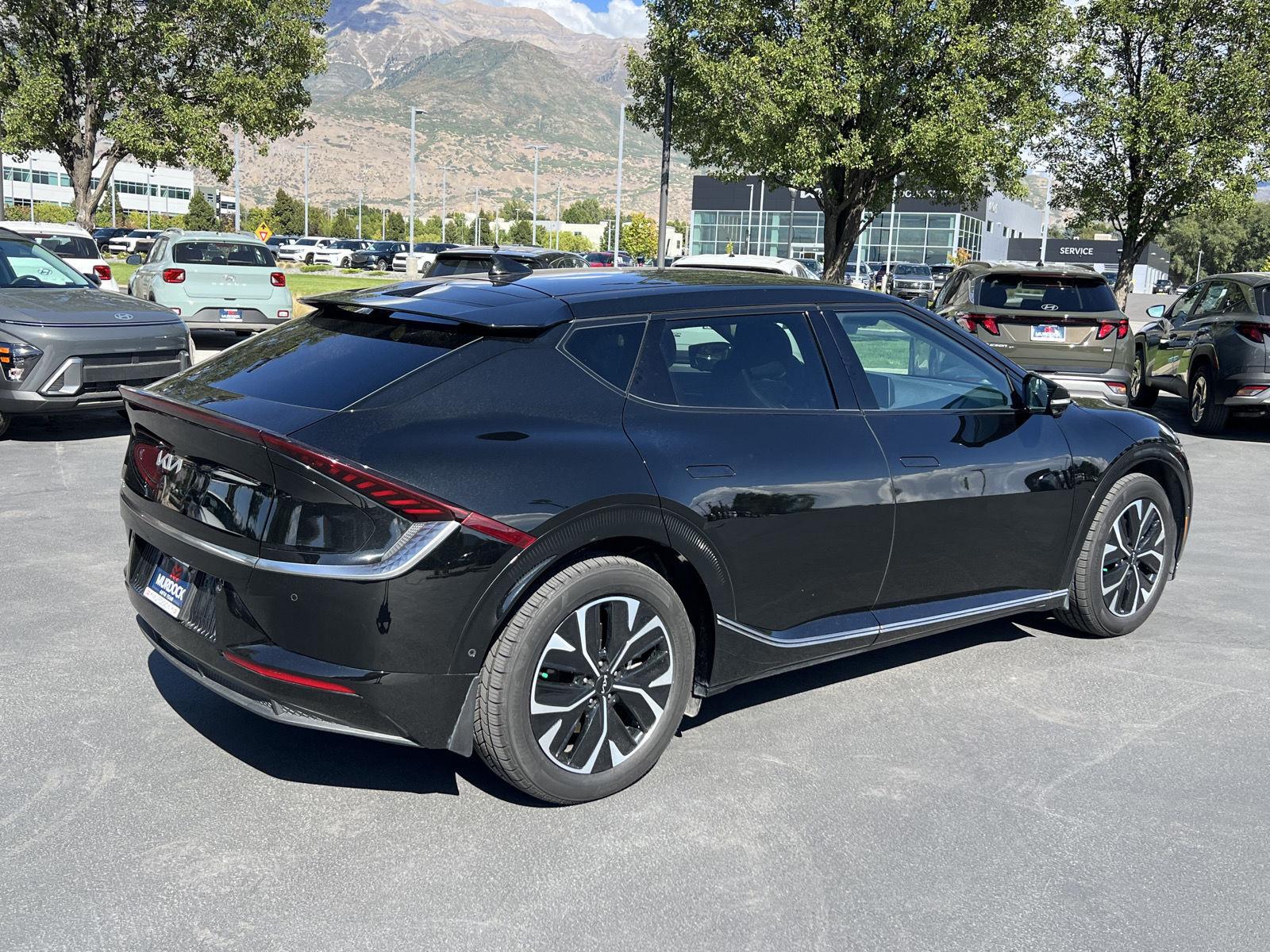 Used 2023 Aurora Black Pearl Kia Wind image 17