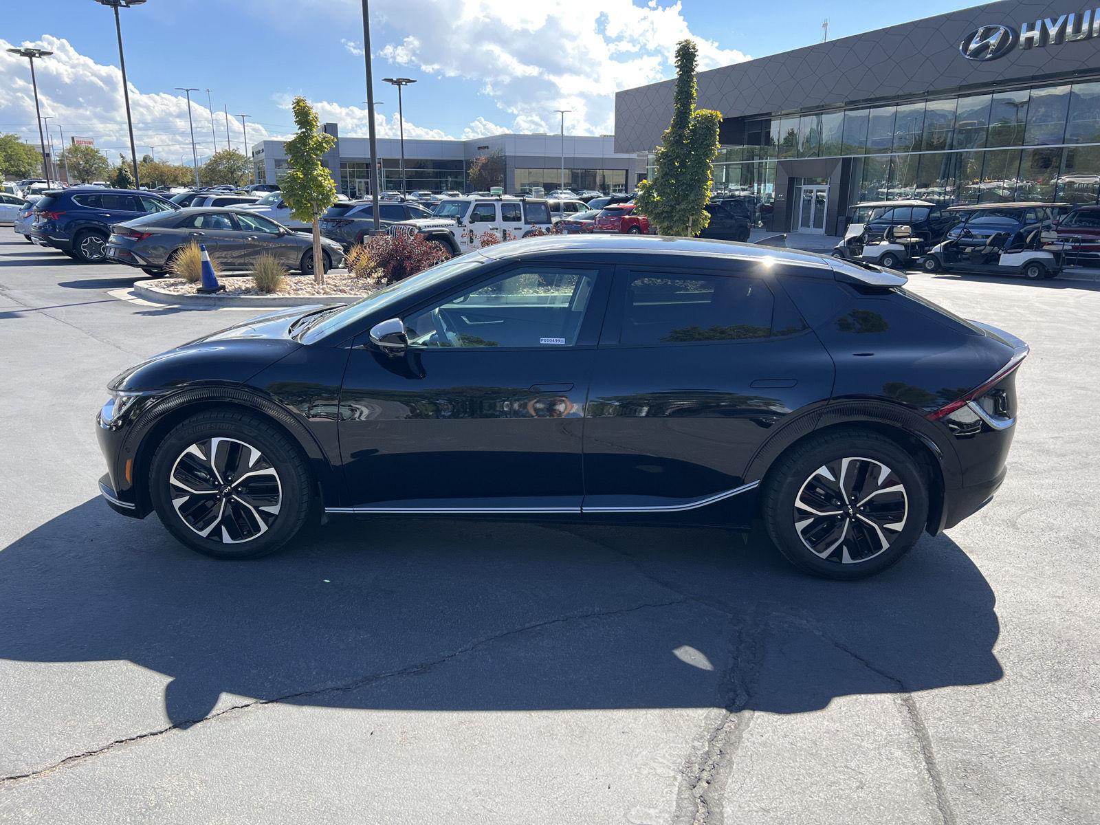 Used 2023 Aurora Black Pearl Kia Wind image 18