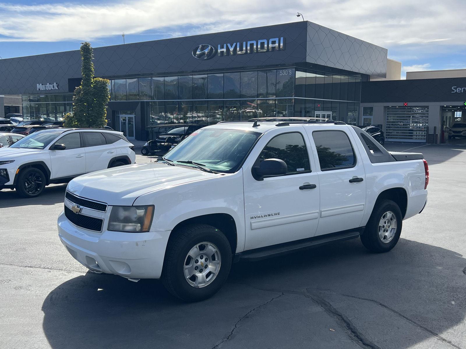 Summit White 2011 Chevrolet Avalanche Pickup Truck Four-Wheel Drive Automatic