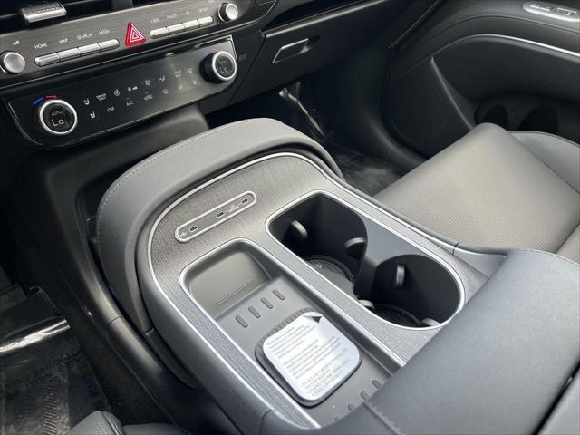 New 2026 Creamy White Pearl Hyundai SEL Premium 8P image 184