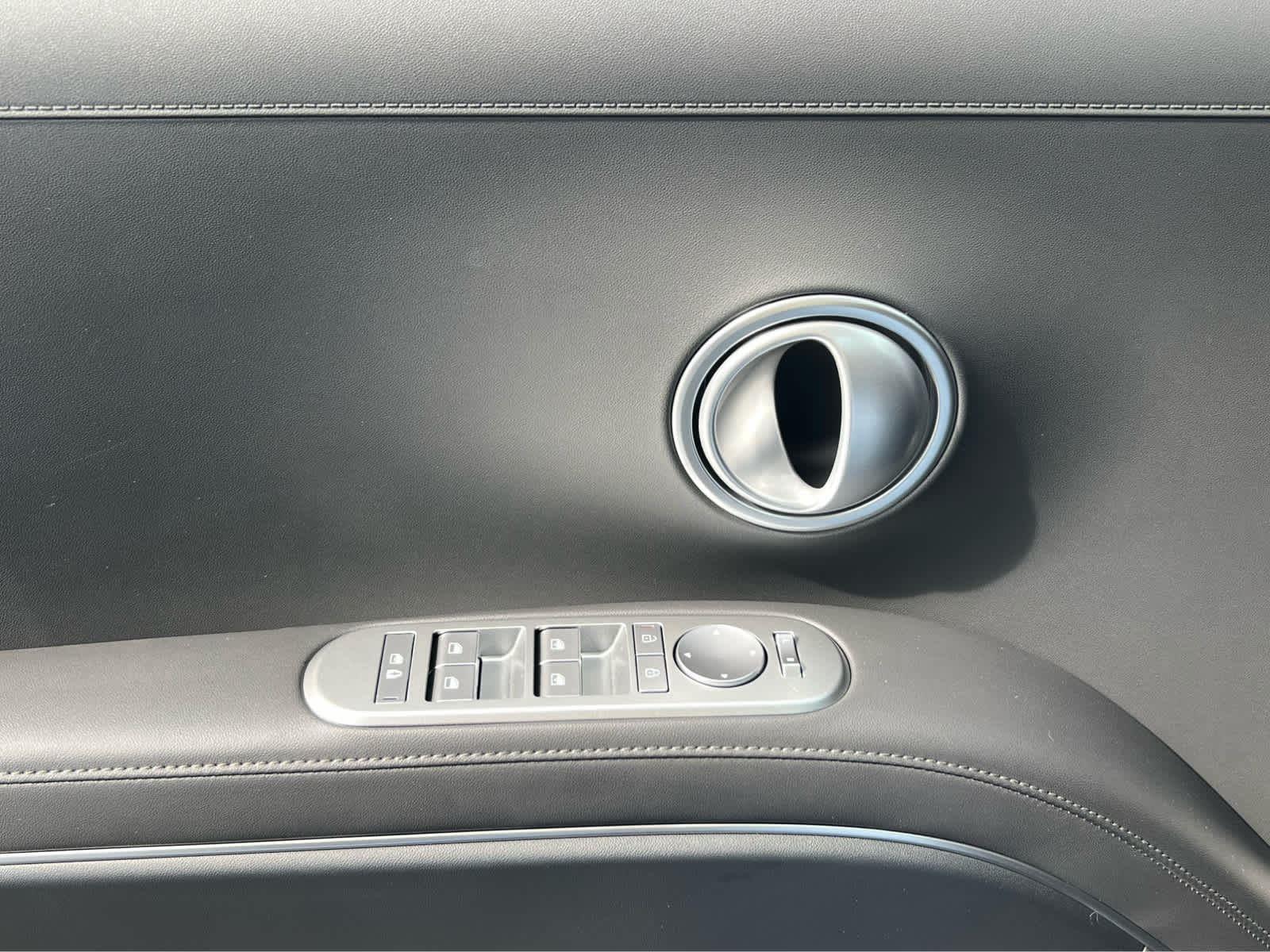 New 2026 Creamy White Pearl Hyundai SEL 8P image 39
