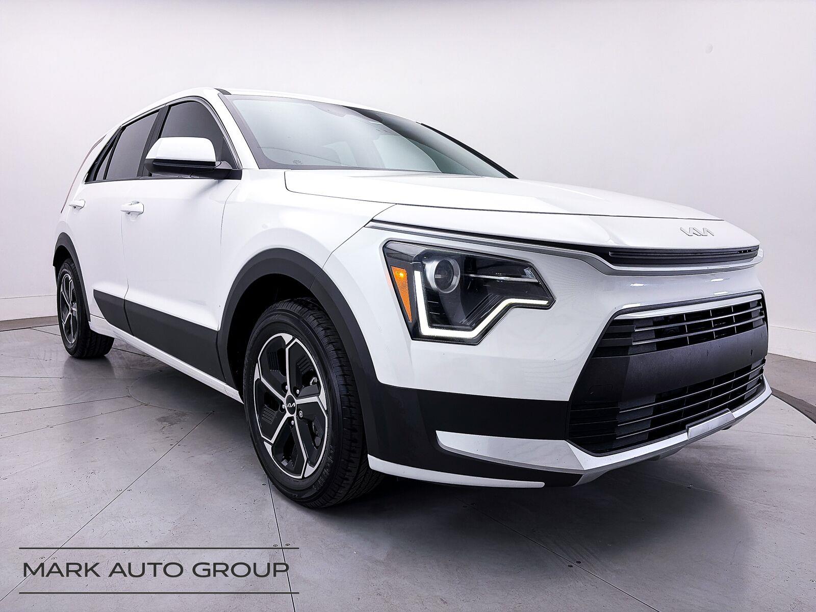 Snow White Pearl 2024 Kia Niro SUV / Crossover Front-Wheel Drive Automatic
