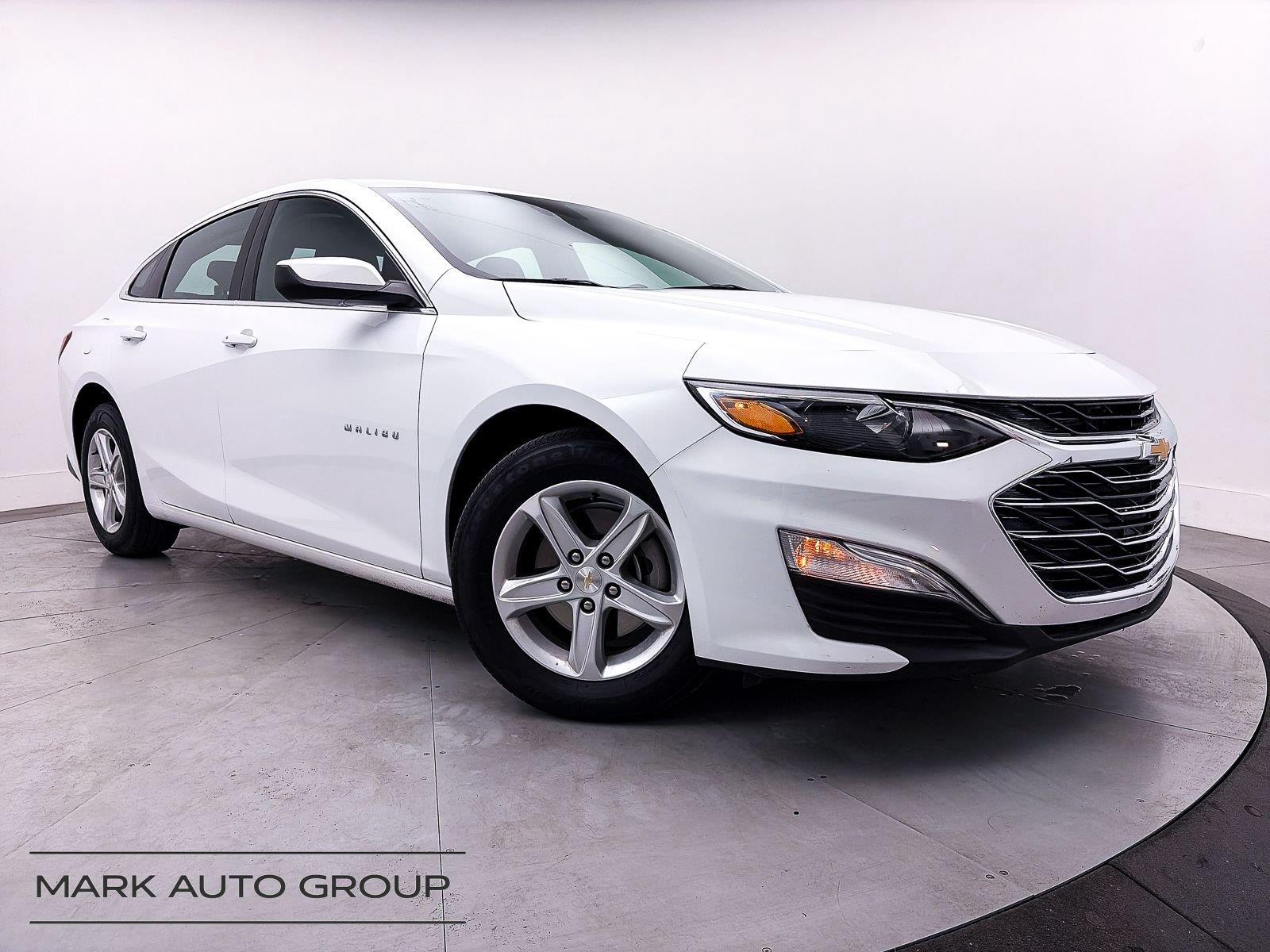 Summit White 2025 Chevrolet Malibu Sedan Front-Wheel Drive Continuously Variable Transmission