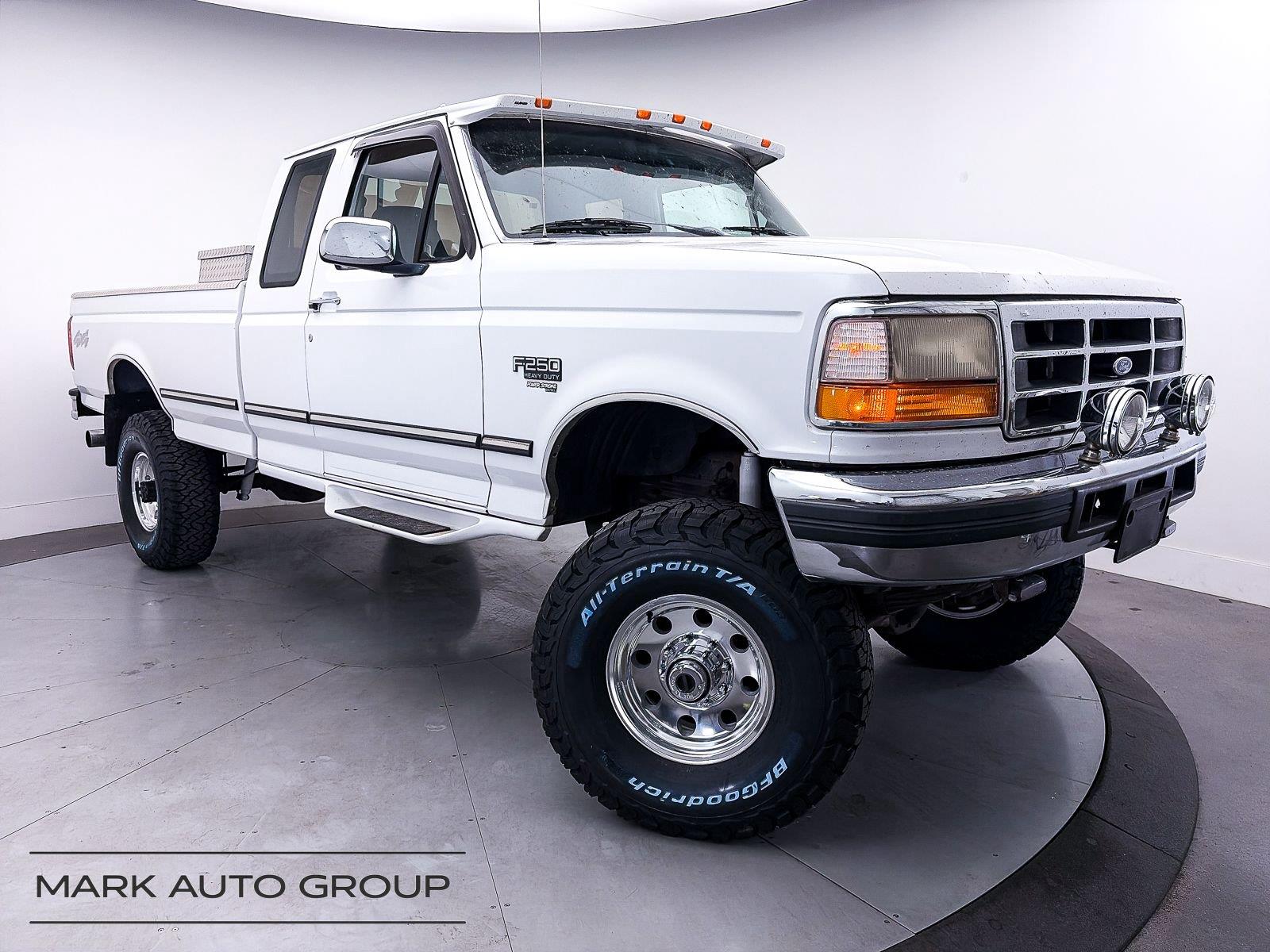 Oxford White (CC) 1997 Ford F-250 Pickup Truck Four-Wheel Drive Automatic