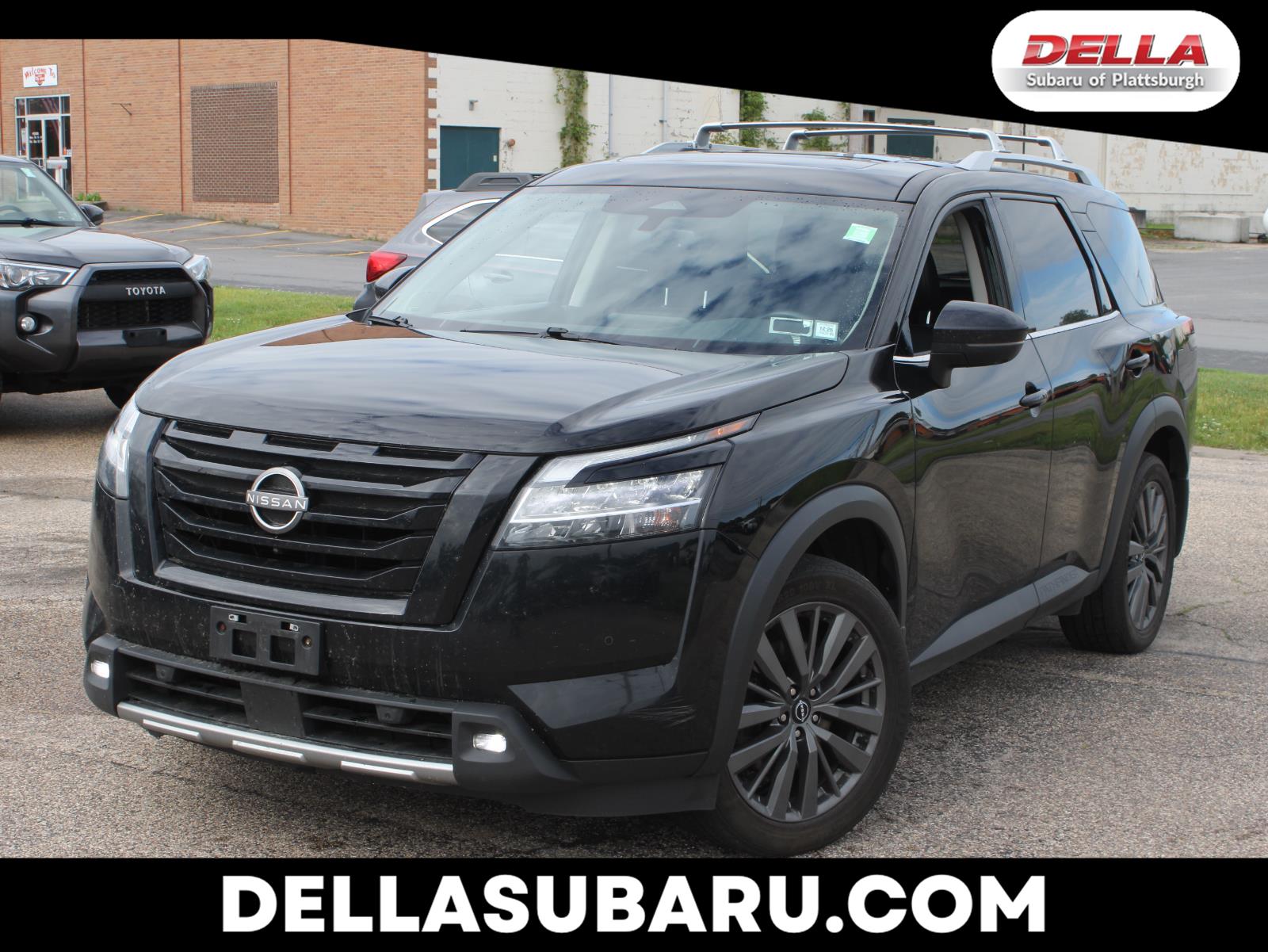 Super Black 2022 Nissan Pathfinder SL 4WD SUV / Crossover All-Wheel Drive Automatic