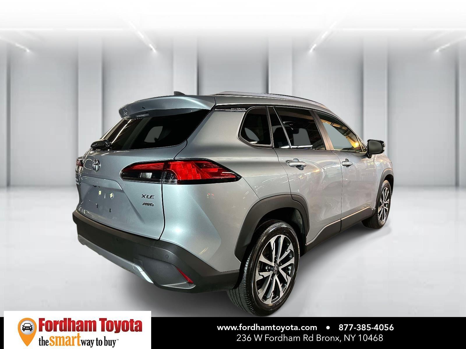 View vehicle photo 4