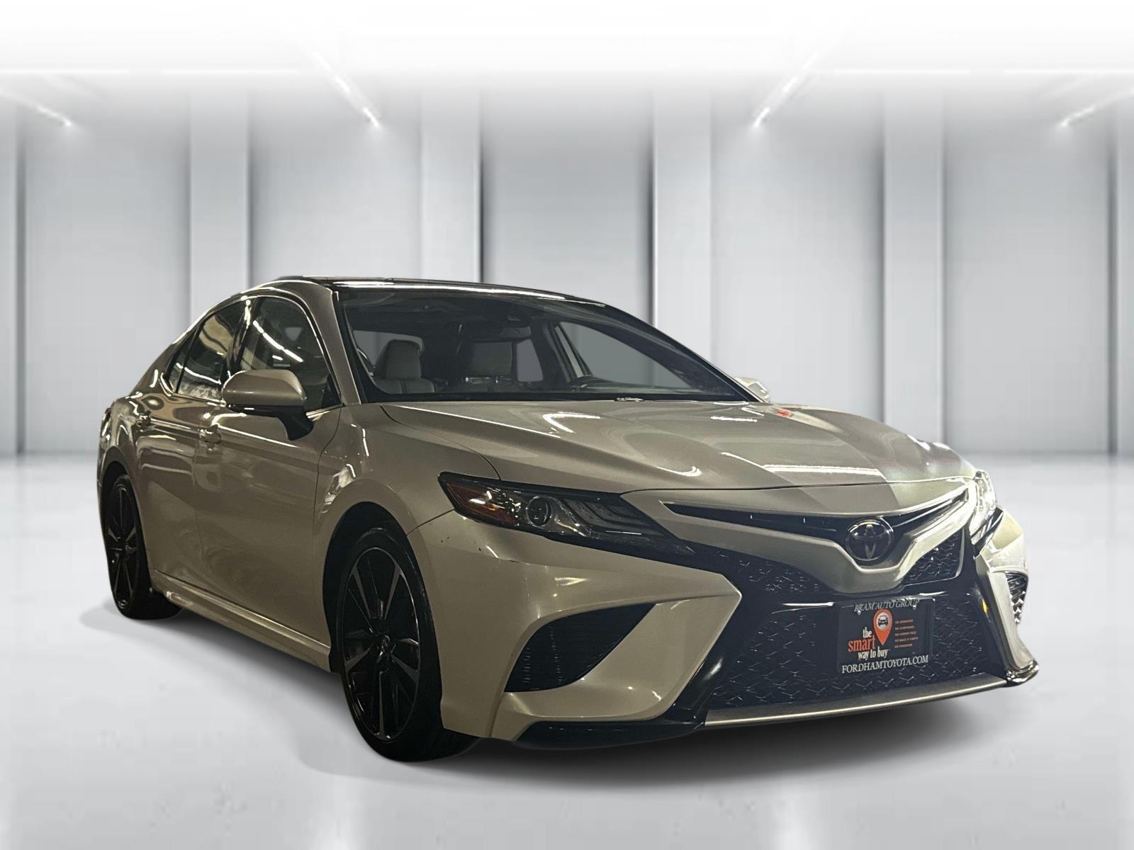 White (Wind Chill Pearl) 2019 Toyota Camry Sedan Front-Wheel Drive Automatic