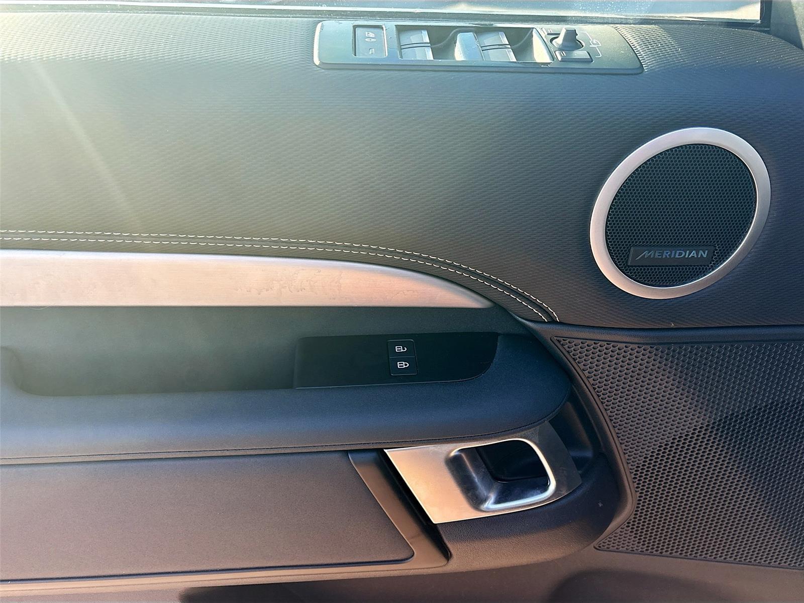 2023 Land Rover Discovery S R-Dynamic