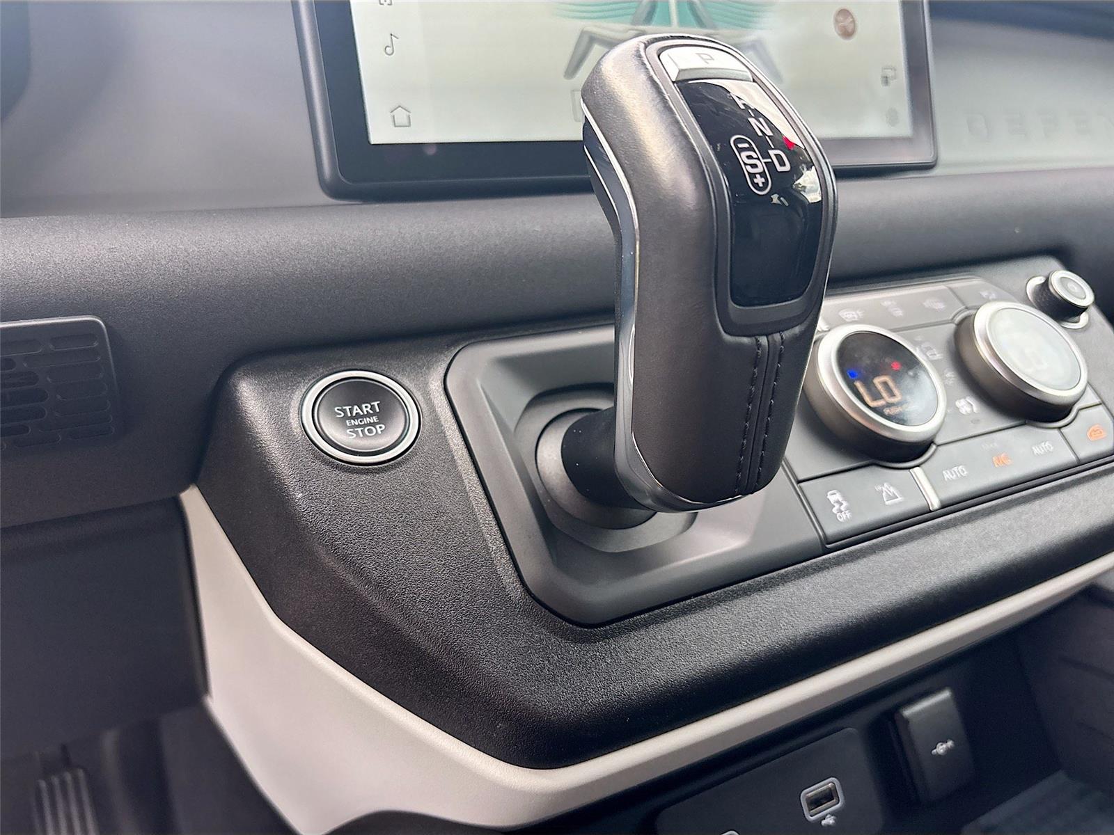 2022 Land Rover Defender SE