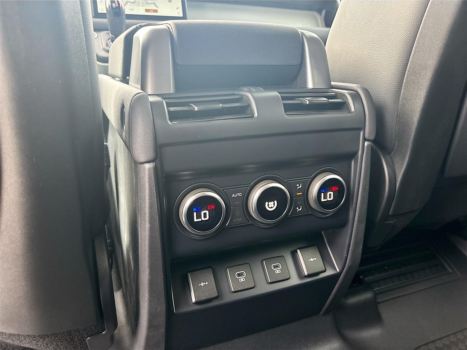 2022 Land Rover Defender SE