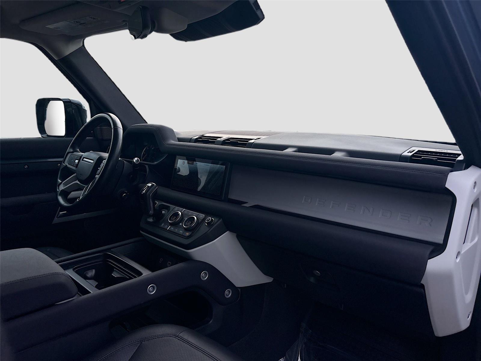 2022 Land Rover Defender SE