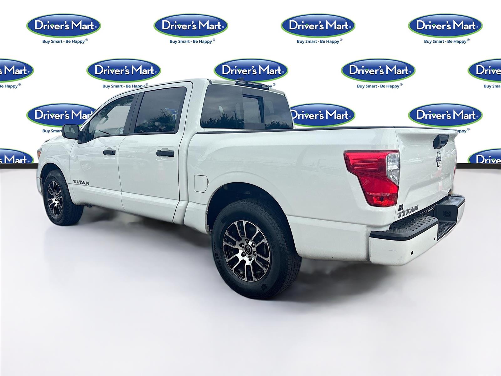 2023 Nissan Titan SV