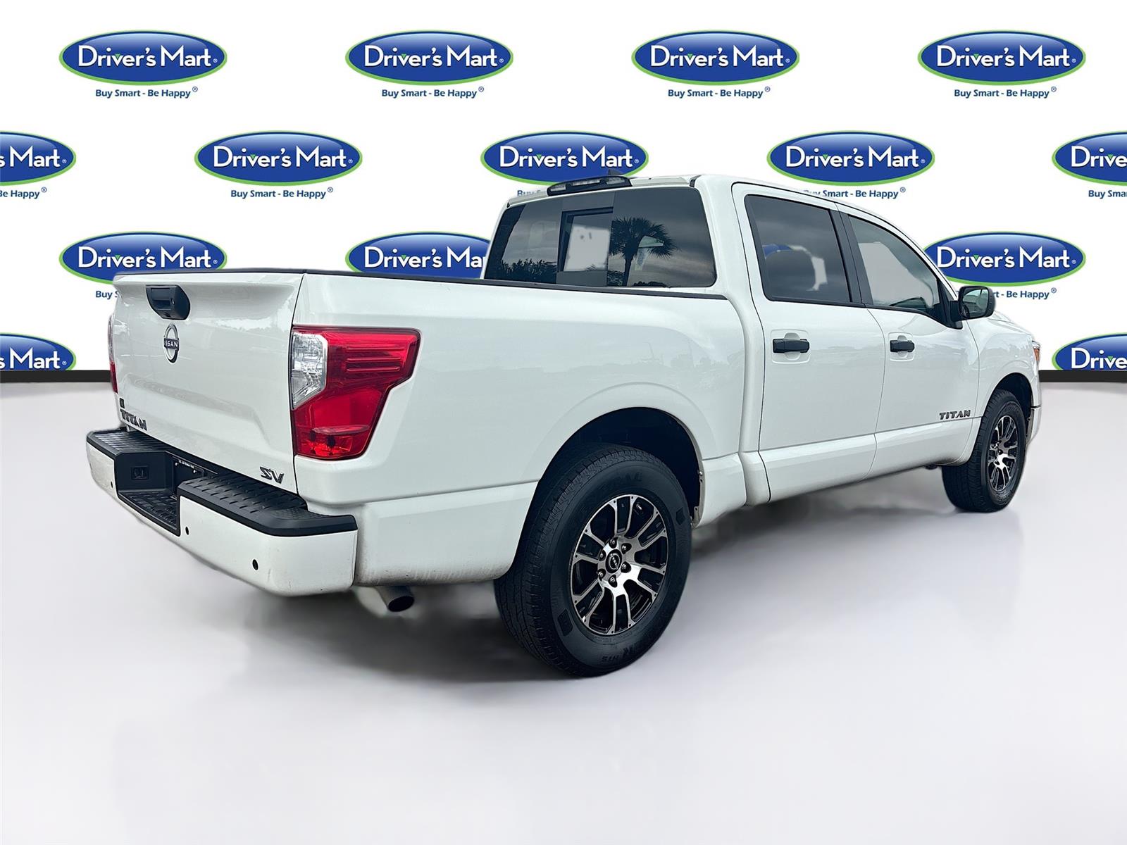 2023 Nissan Titan SV