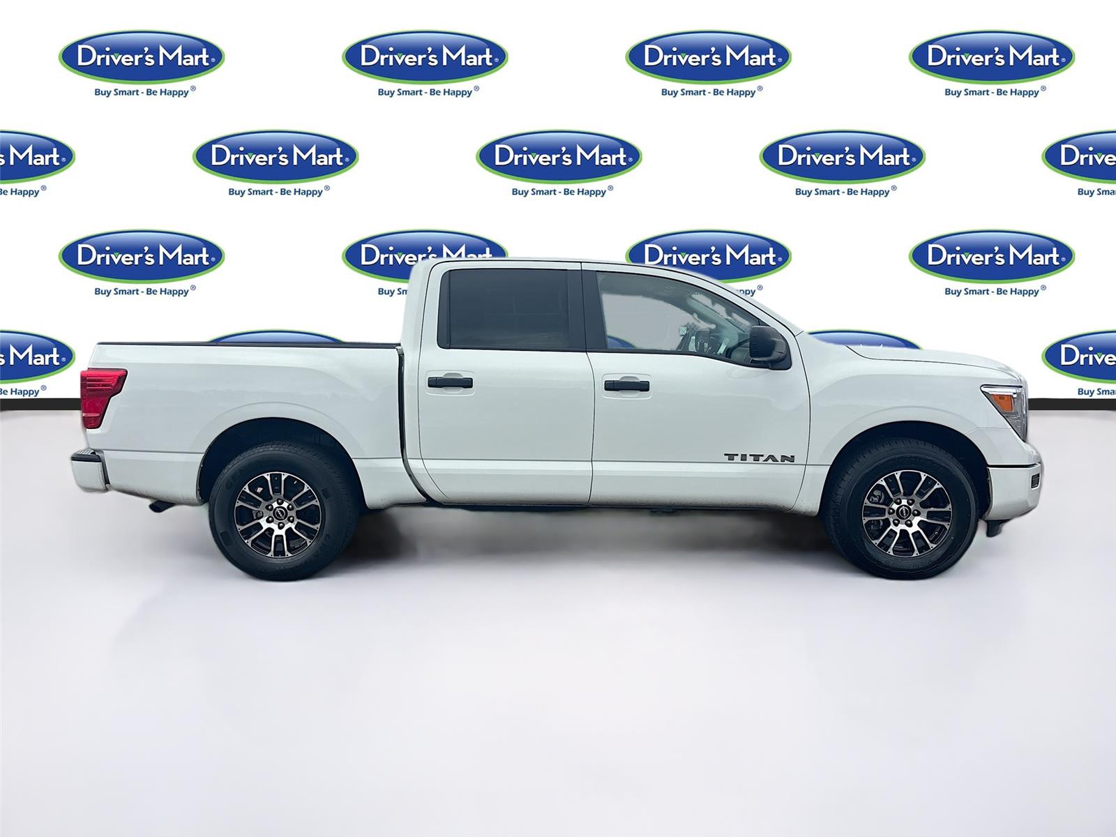 2023 Nissan Titan SV