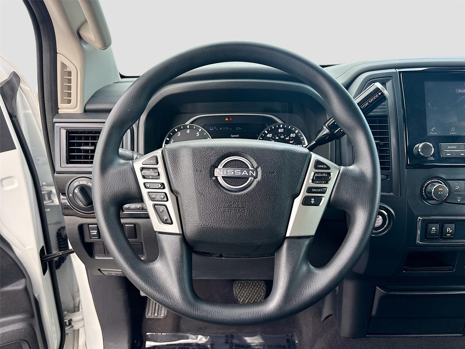2023 Nissan Titan SV