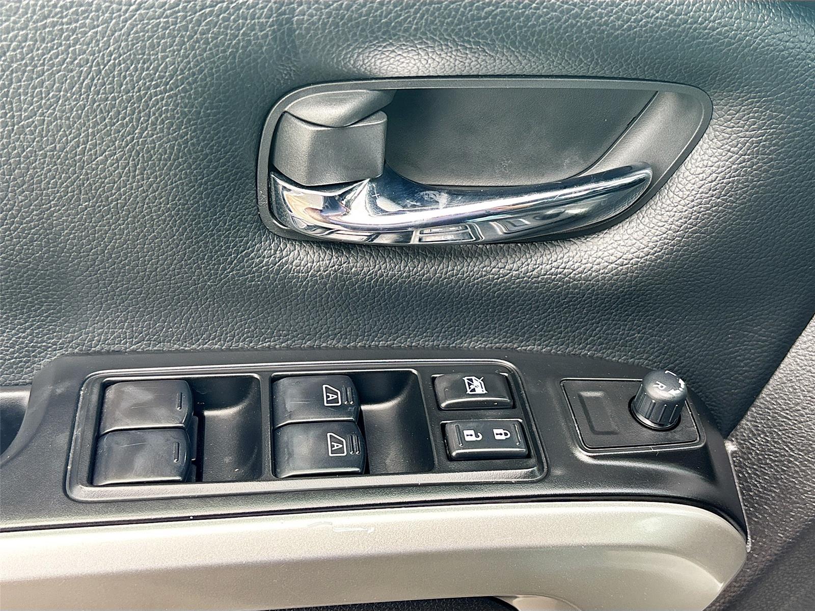 2023 Nissan Titan SV