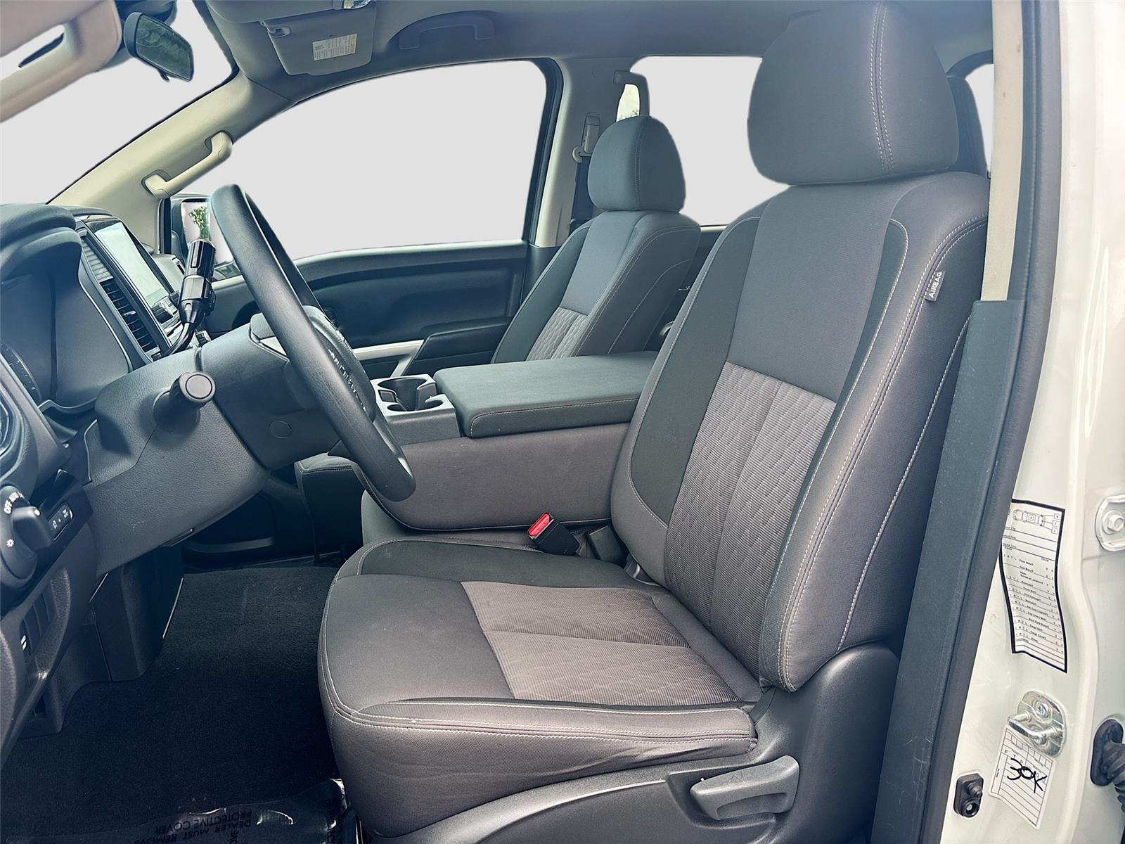 2023 Nissan Titan SV