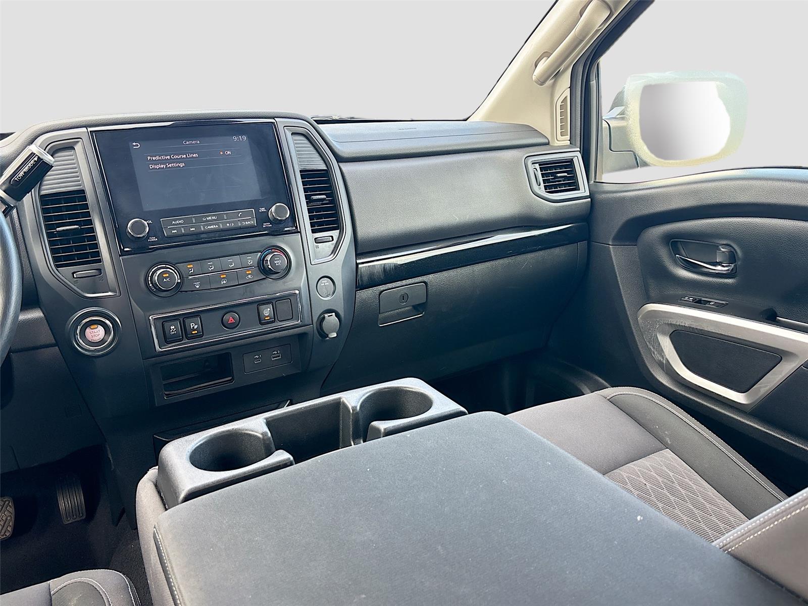 2023 Nissan Titan SV