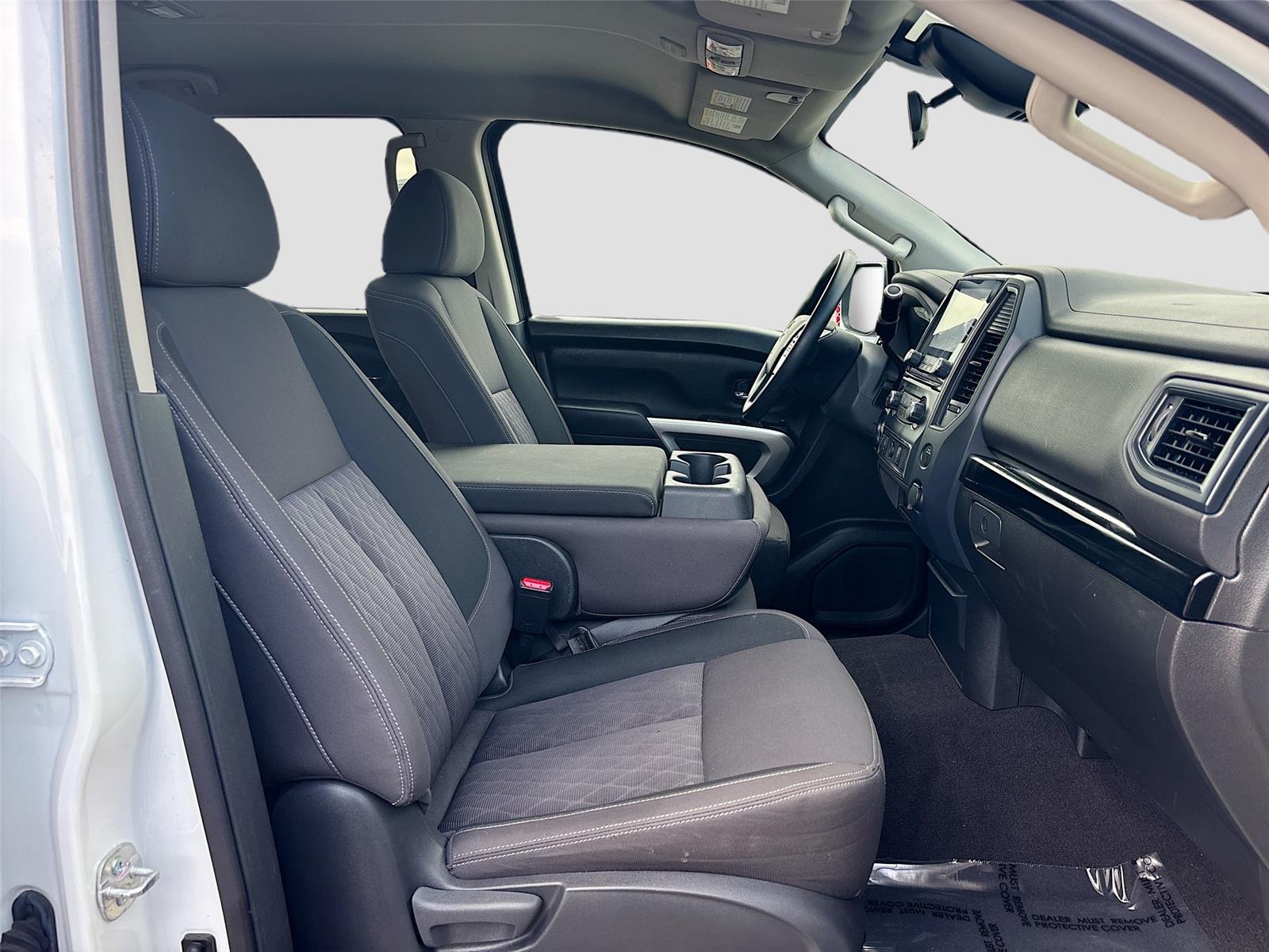 2023 Nissan Titan SV