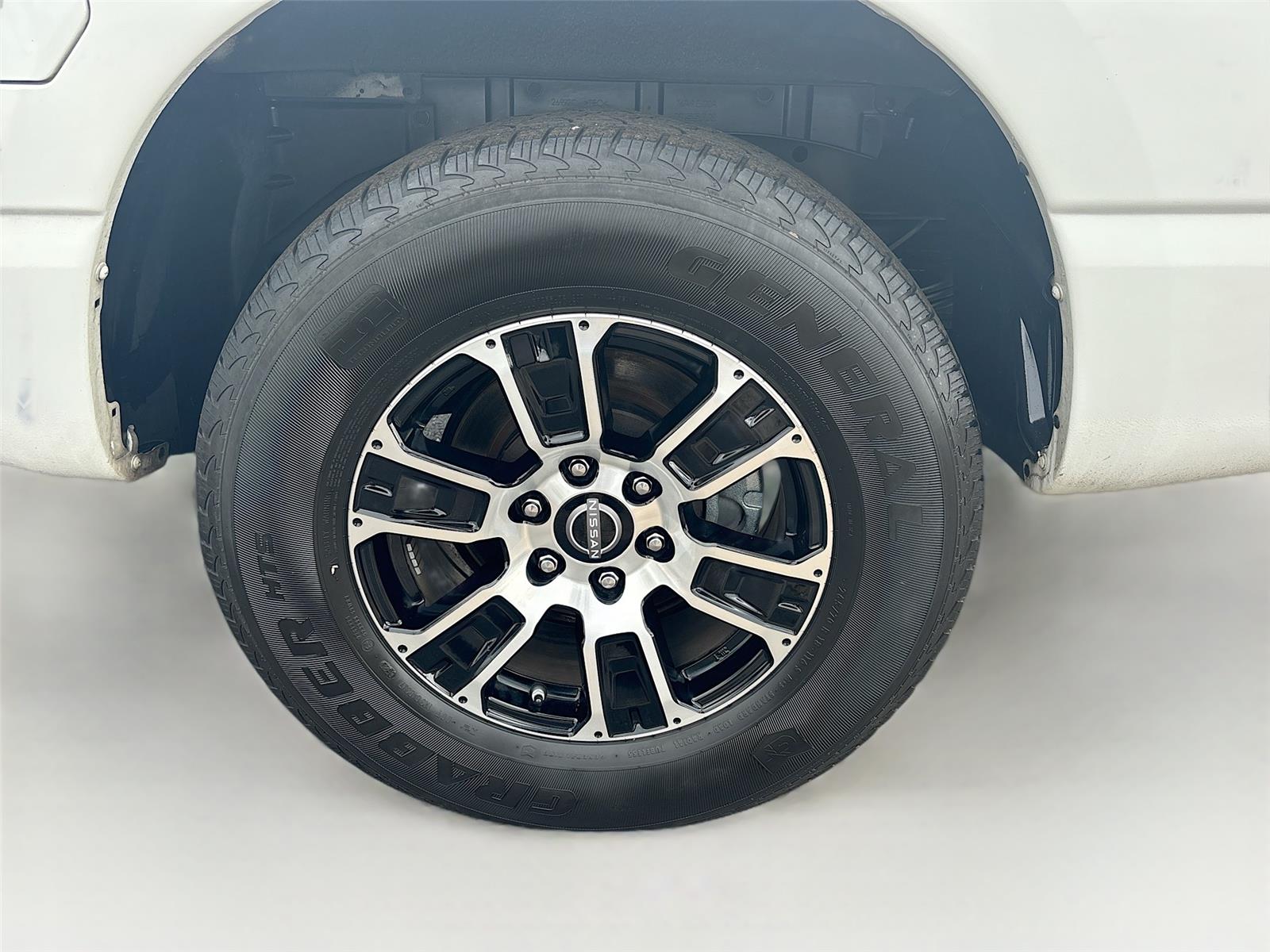 2023 Nissan Titan SV