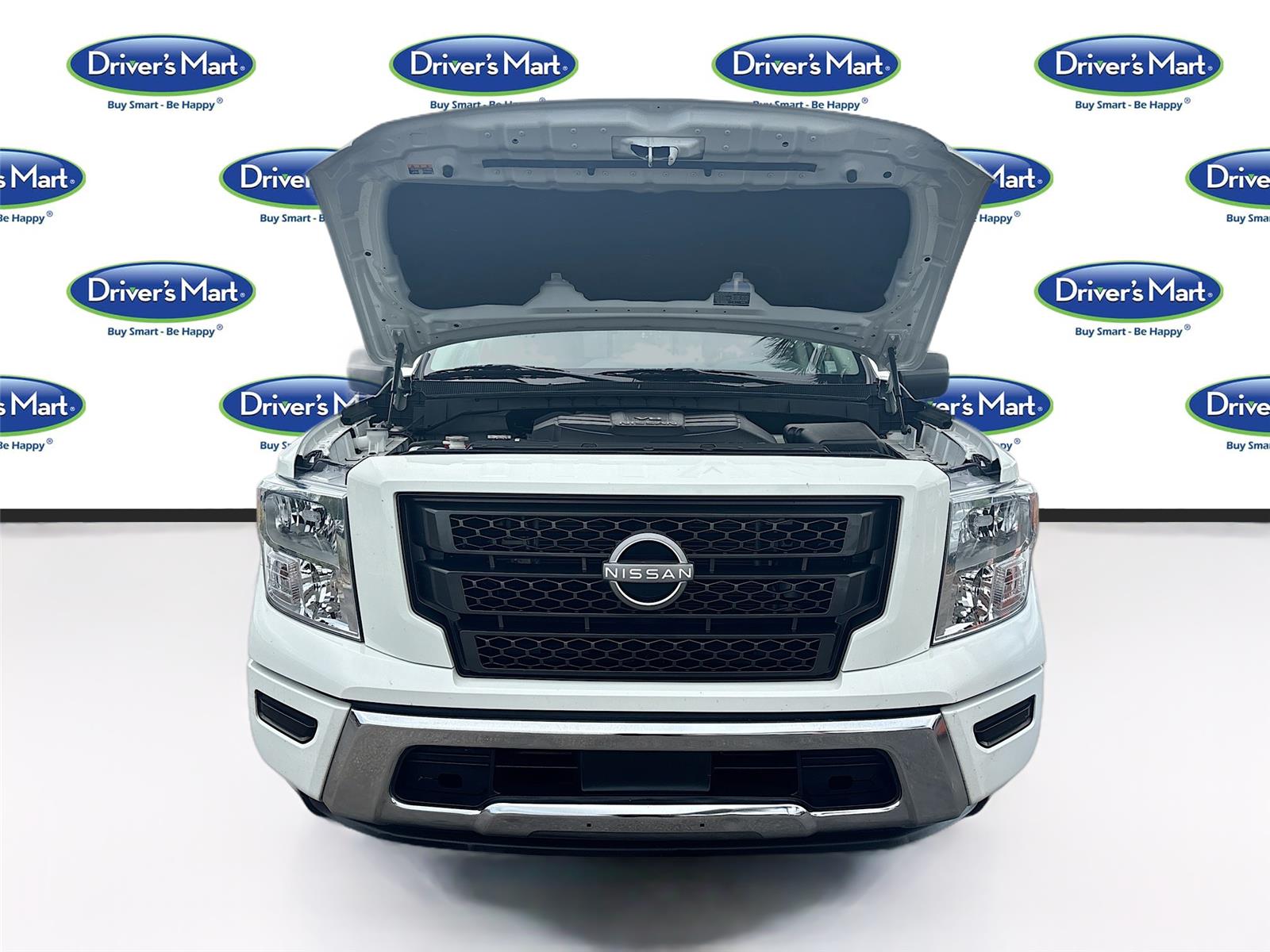2023 Nissan Titan SV