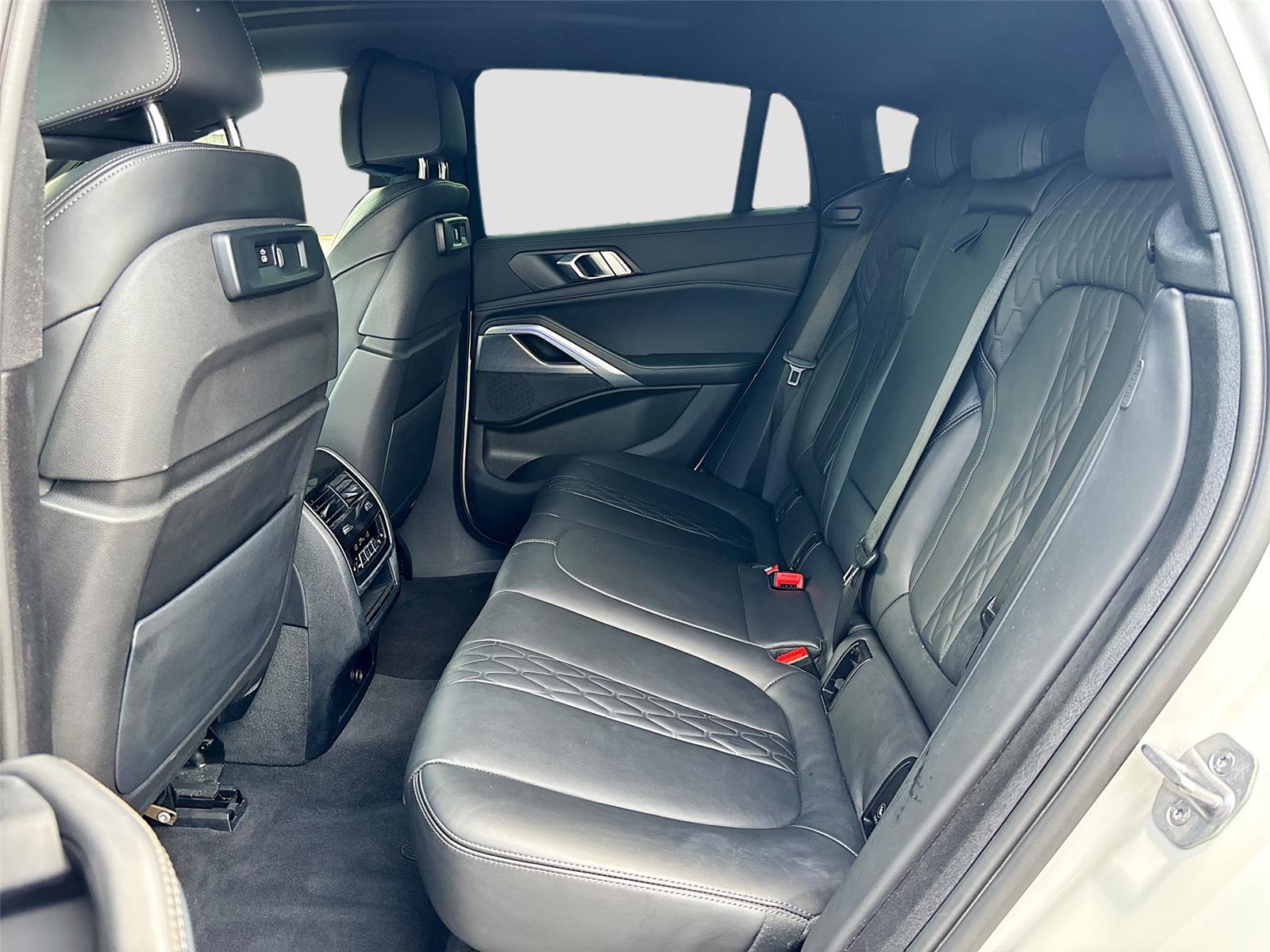 2023 BMW X6 xDrive40i