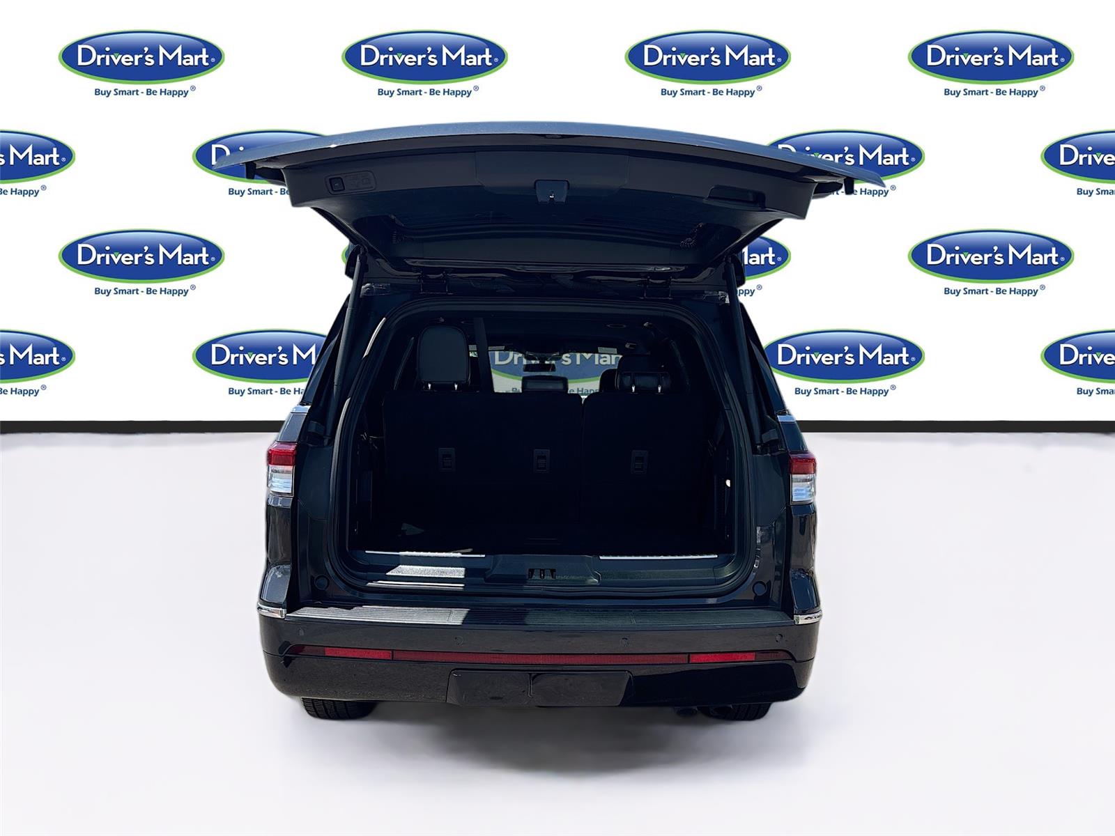2023 Lincoln Navigator Standard