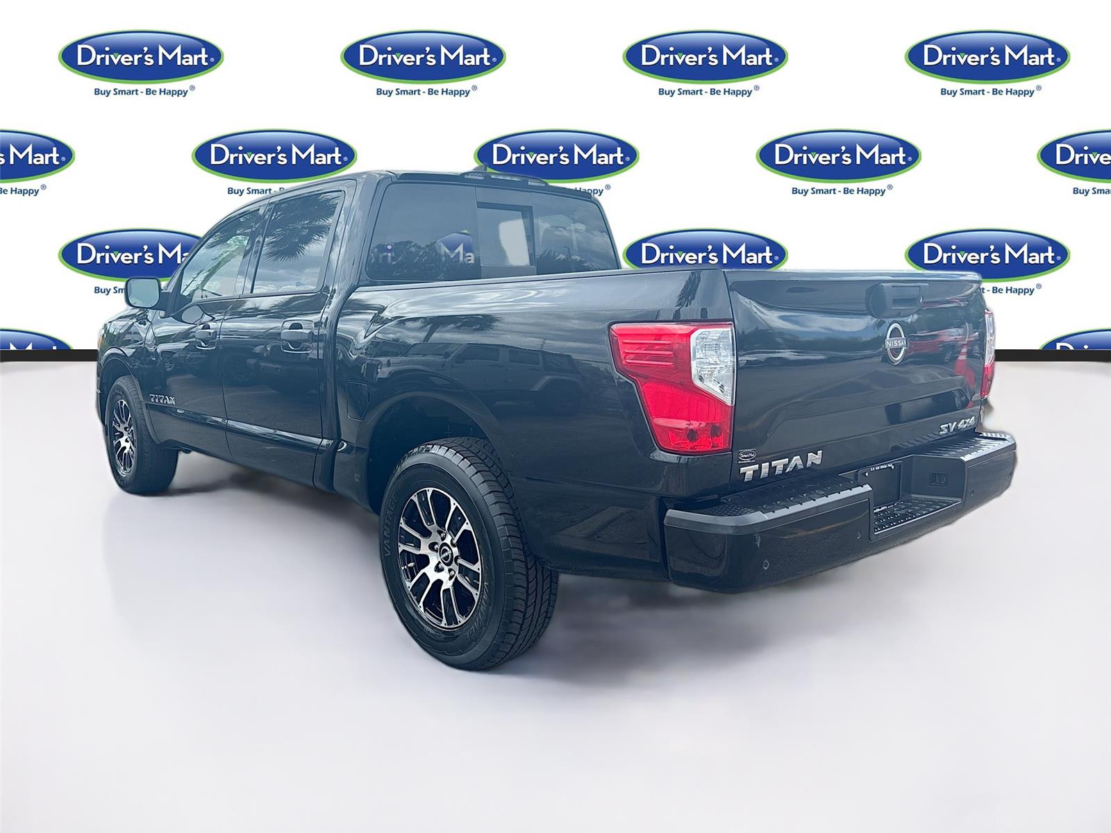 2023 Nissan Titan SV