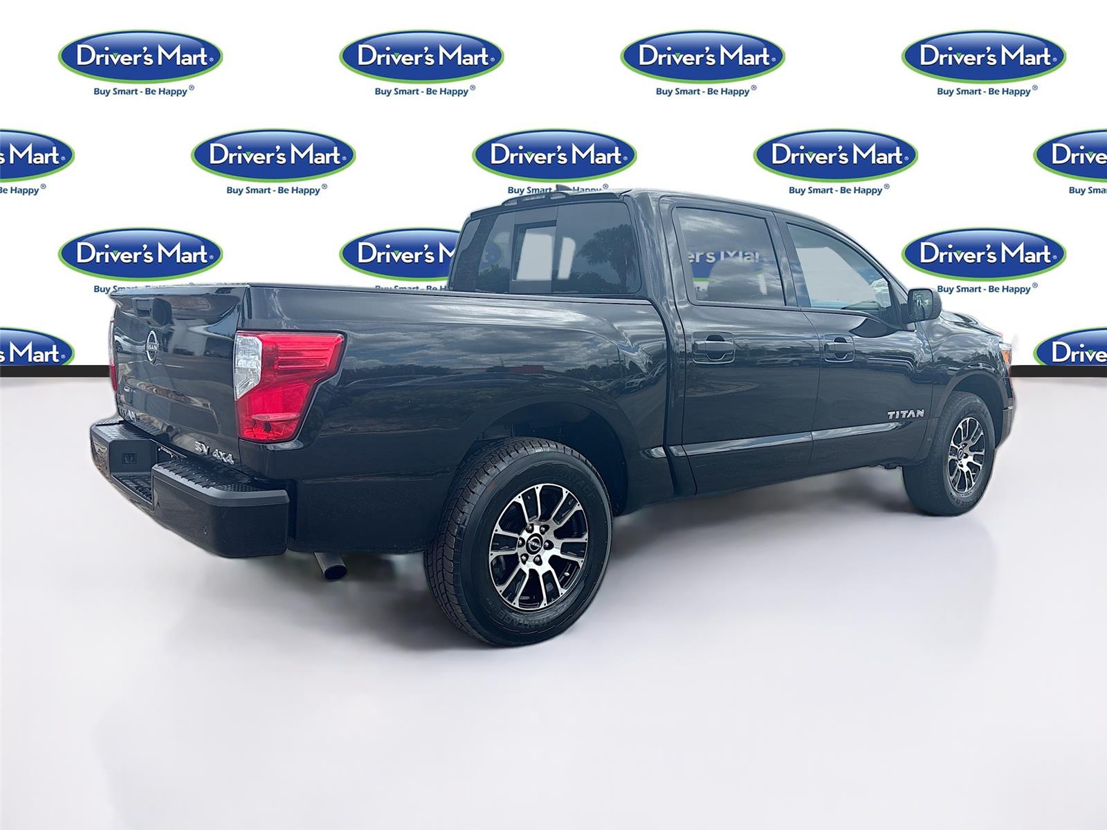 2023 Nissan Titan SV