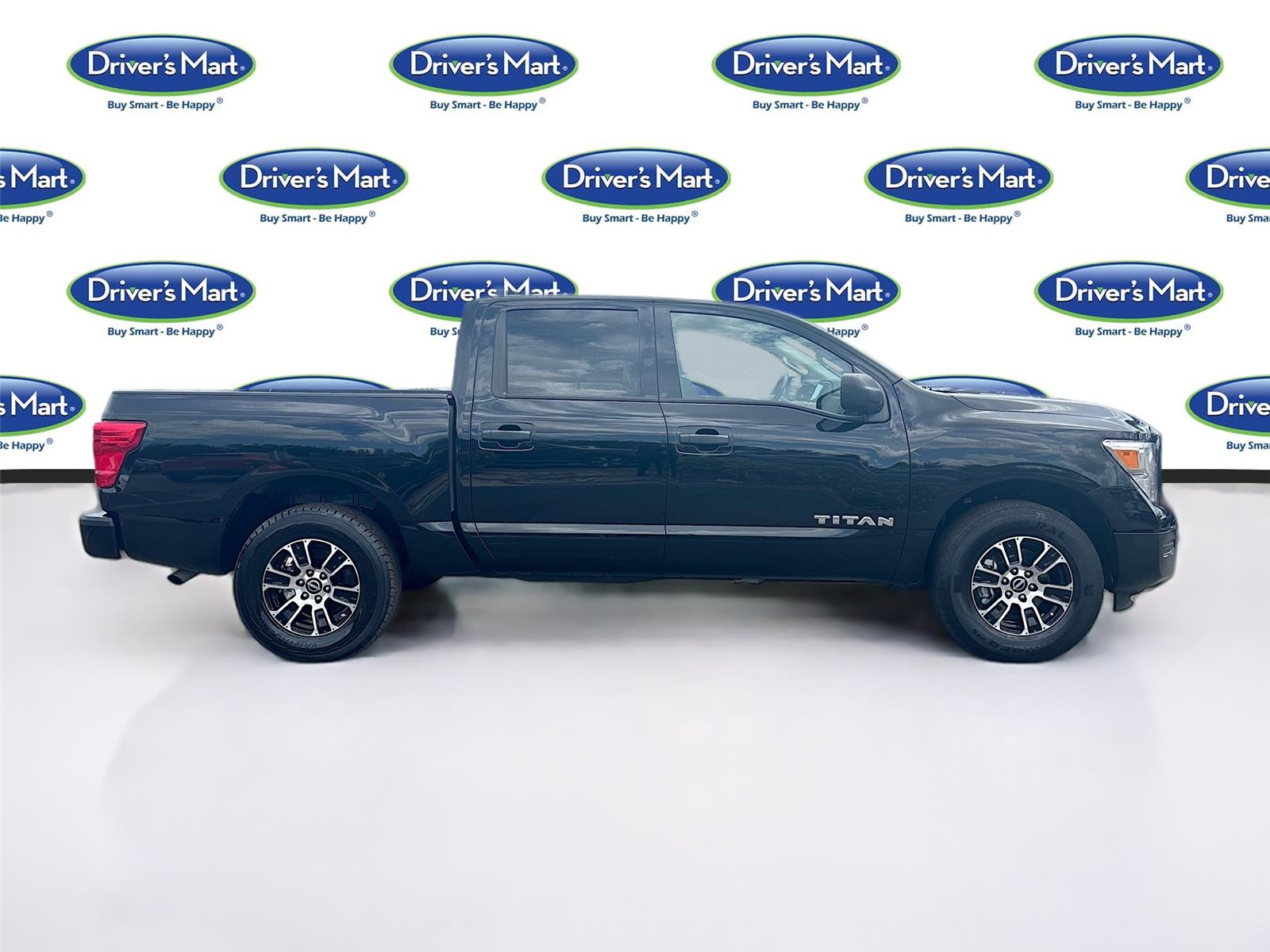 2023 Nissan Titan SV
