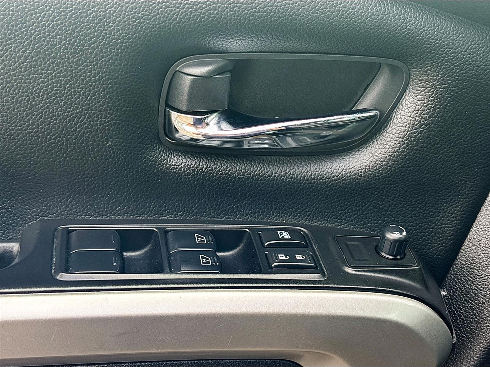 2023 Nissan Titan SV