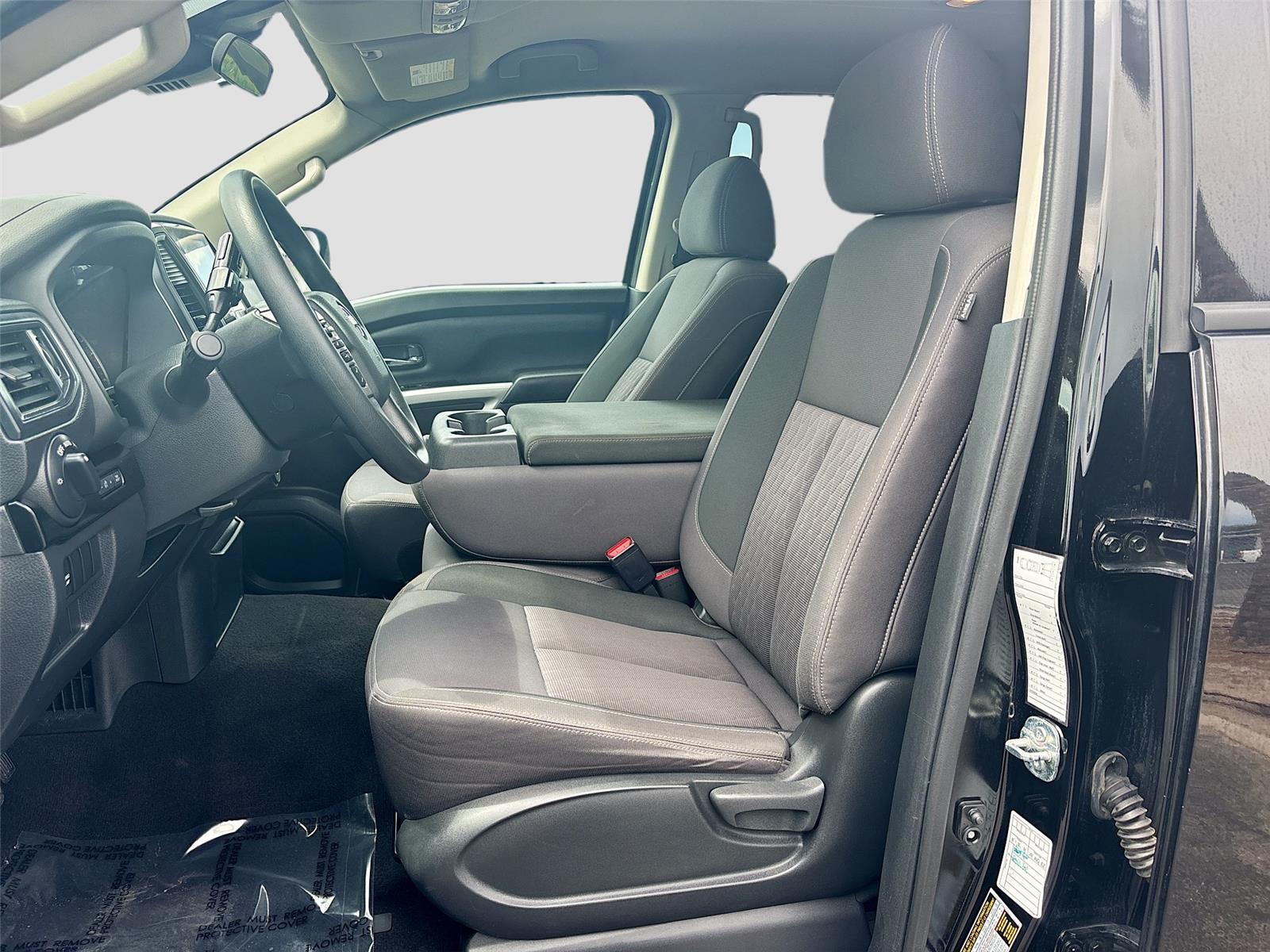 2023 Nissan Titan SV