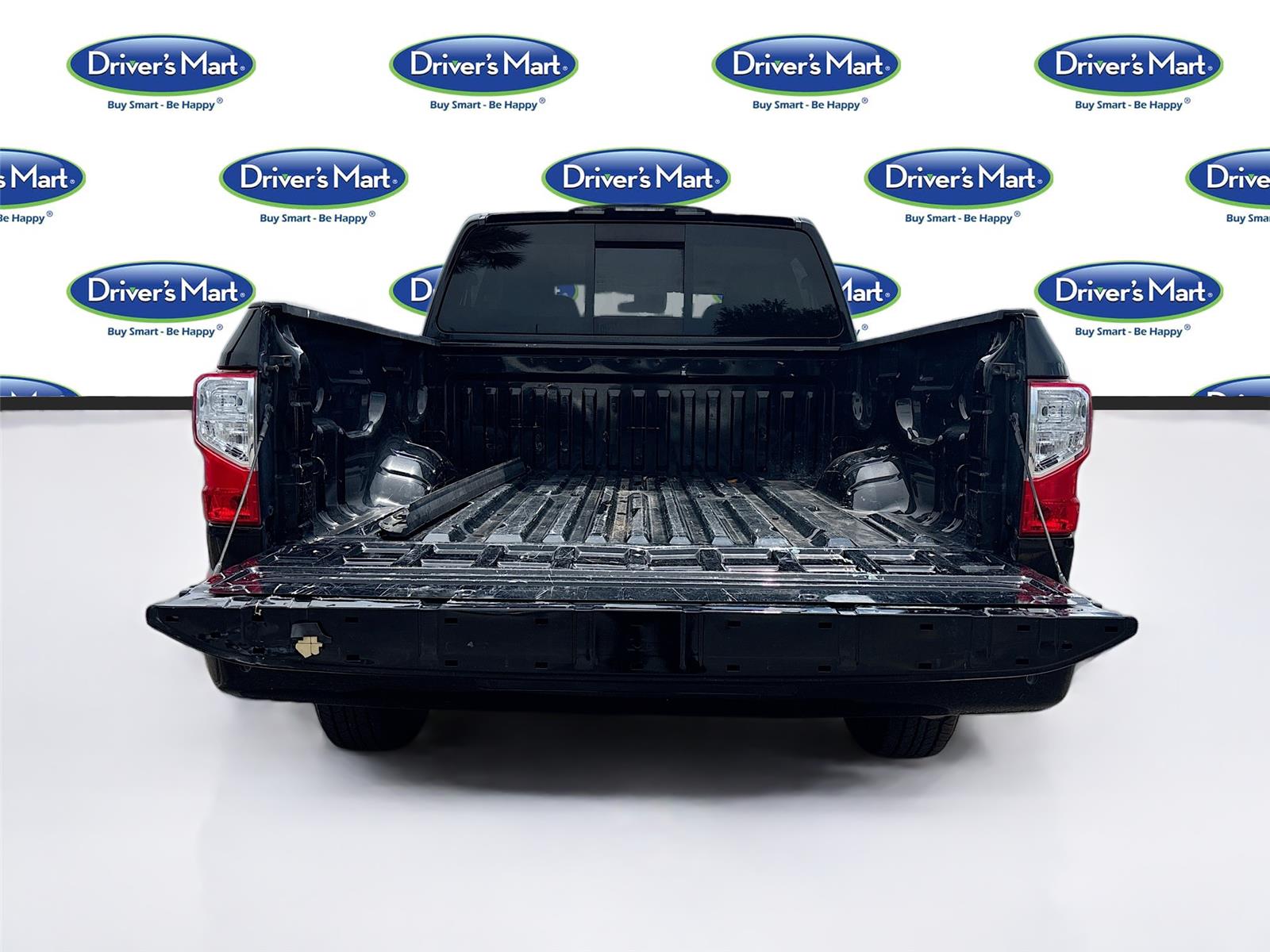2023 Nissan Titan SV
