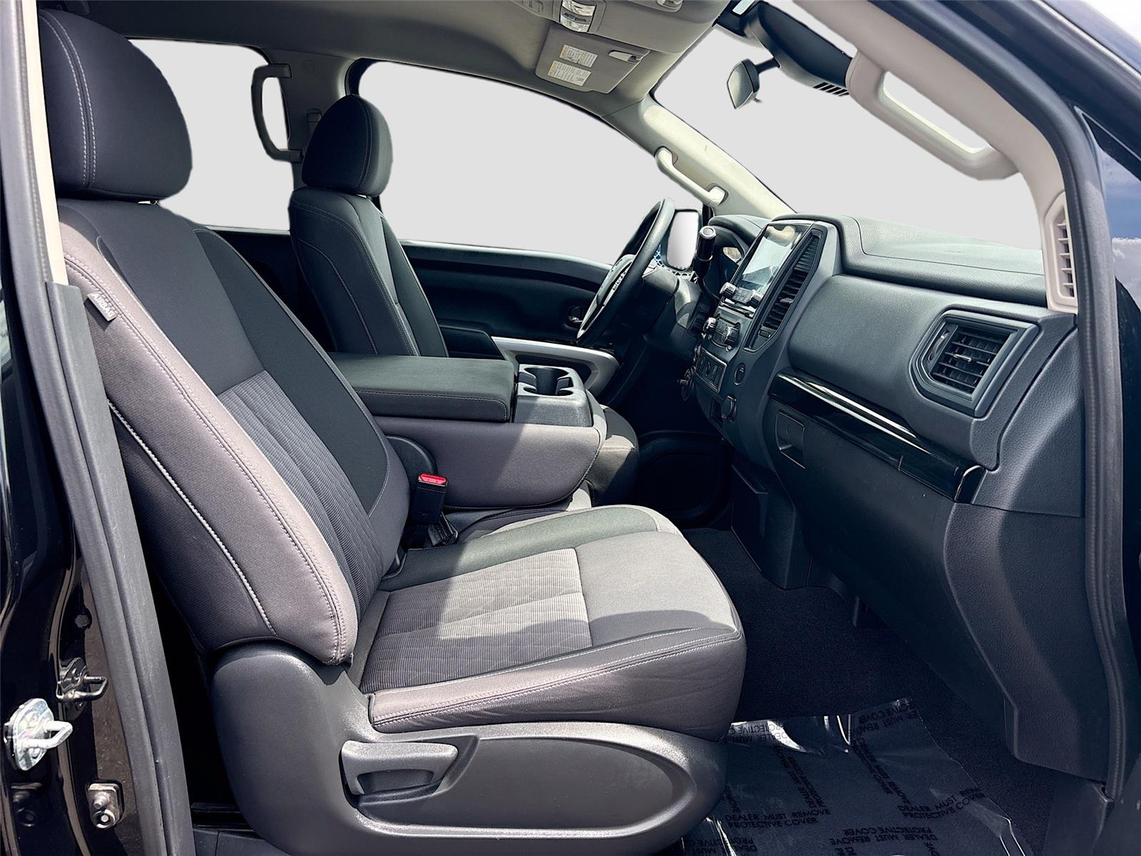 2023 Nissan Titan SV