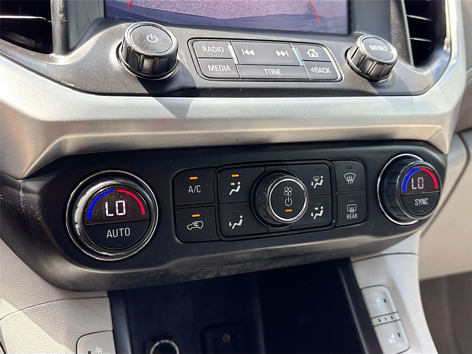 2017 GMC Acadia SLT
