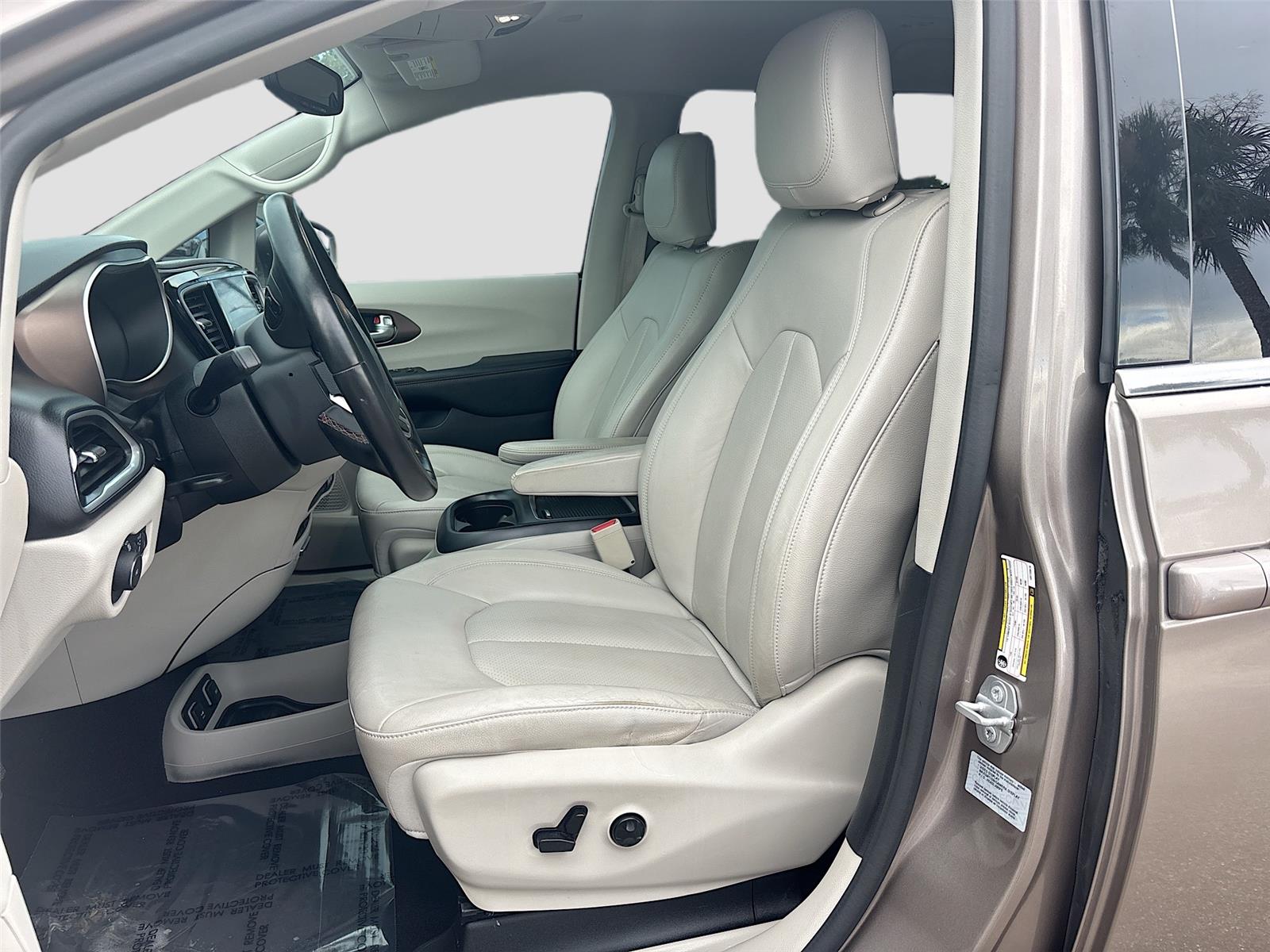 2017 Chrysler Pacifica Touring-L Plus